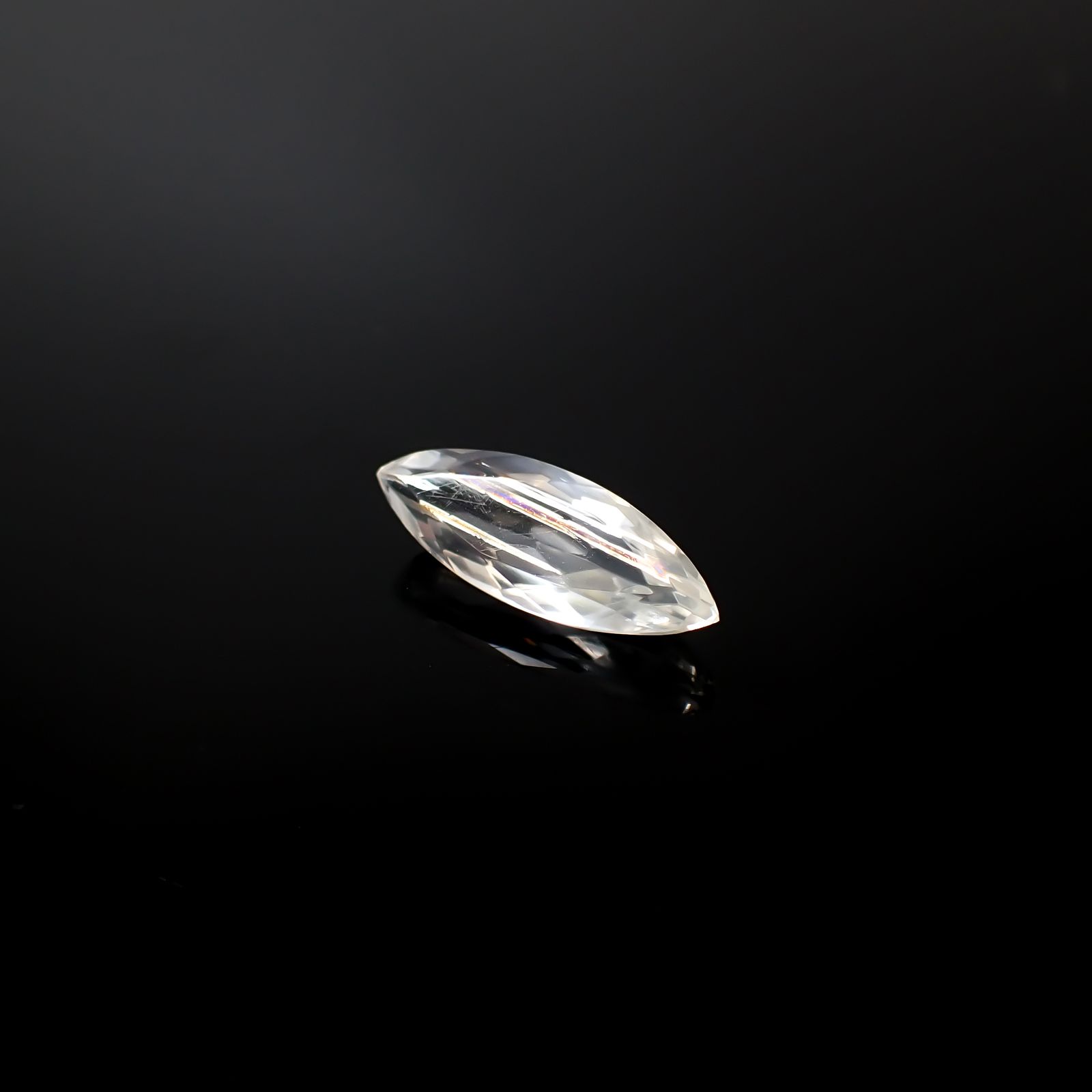 マラウイムーンストーン マラウイ共和国産 5.35ct / 20.5x7.5mm前後 [260331822]