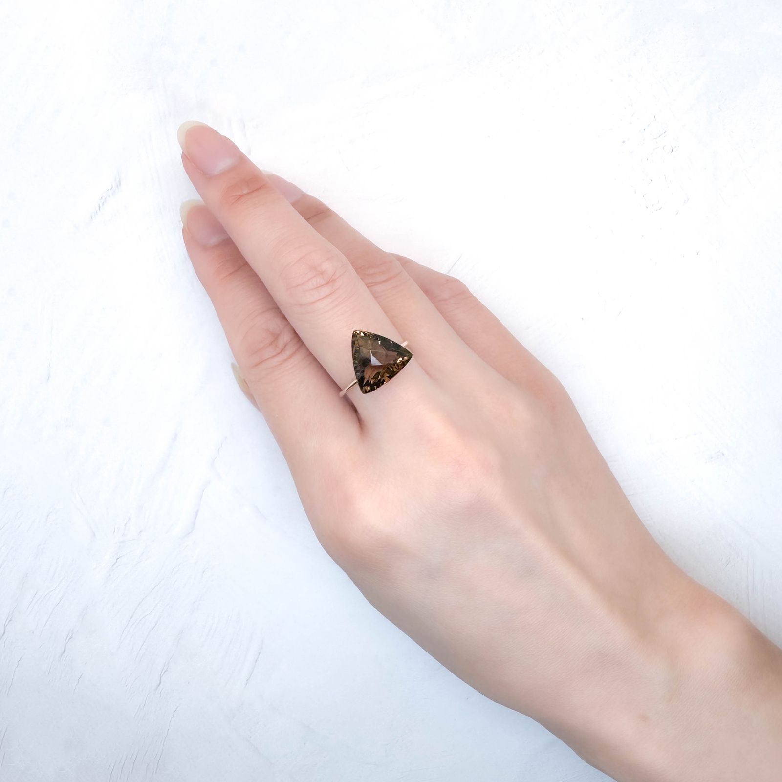 スモーキークォーツ ブラジル産 4.78ct / 12x12.4mm前後 [251031254]