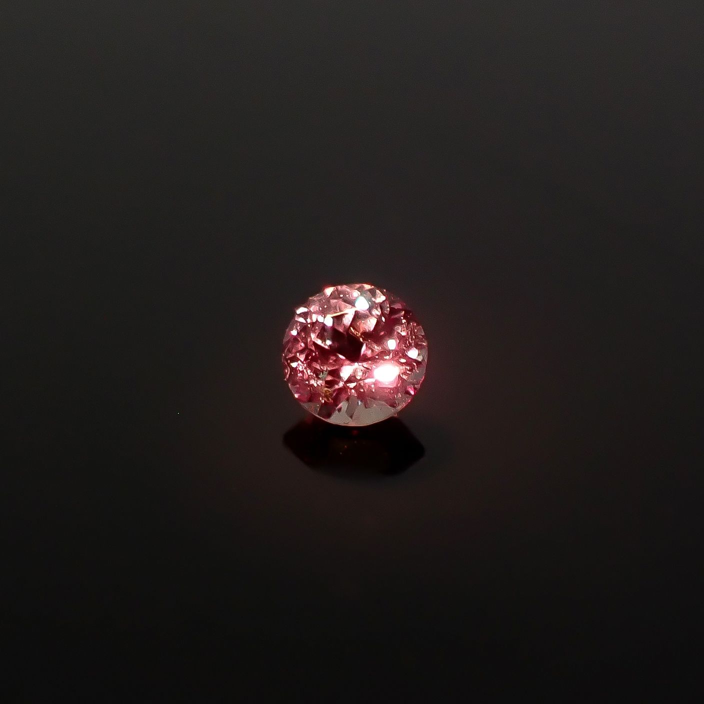 アレキサンドライト ロシア産 0.094ct / 2.7x2.7mm前後 [260532150]