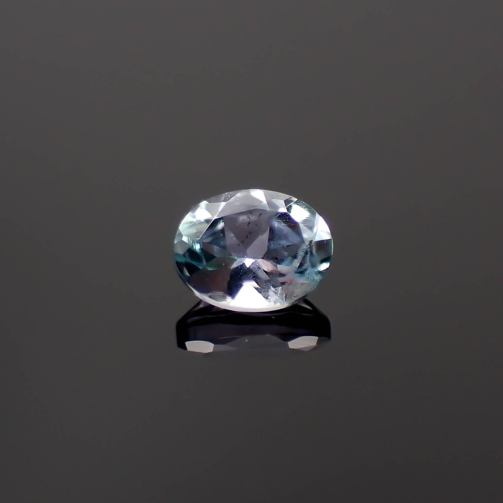 ブルーコーネルピン(宝石名コーネルピン)タンザニア産 0.22ct 識別済[230421862]4.1x3.1mm前後