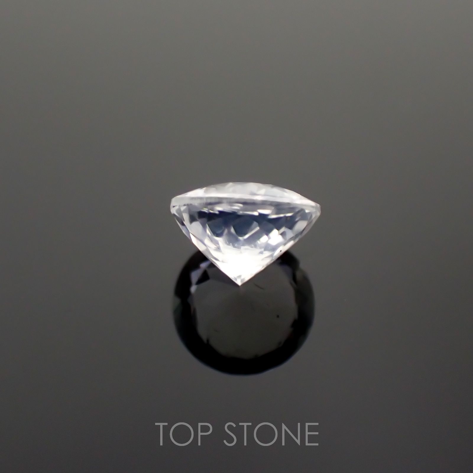 フェナカイト(宝石名フェナカイト)マダガスカル産 0.82ct 識別済[221018413]6.1x6mm前後