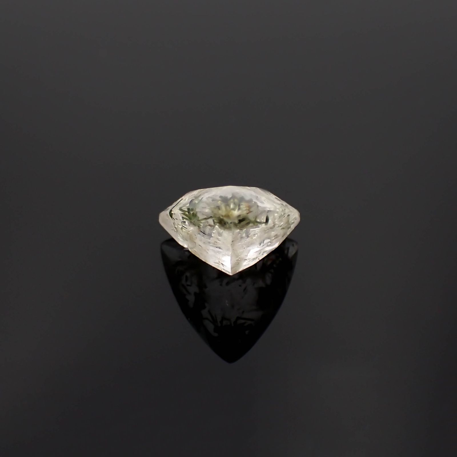 ヘデンベルジャイトインクォーツ インドネシア産 5.56ct [230120050]12.7x13mm前後