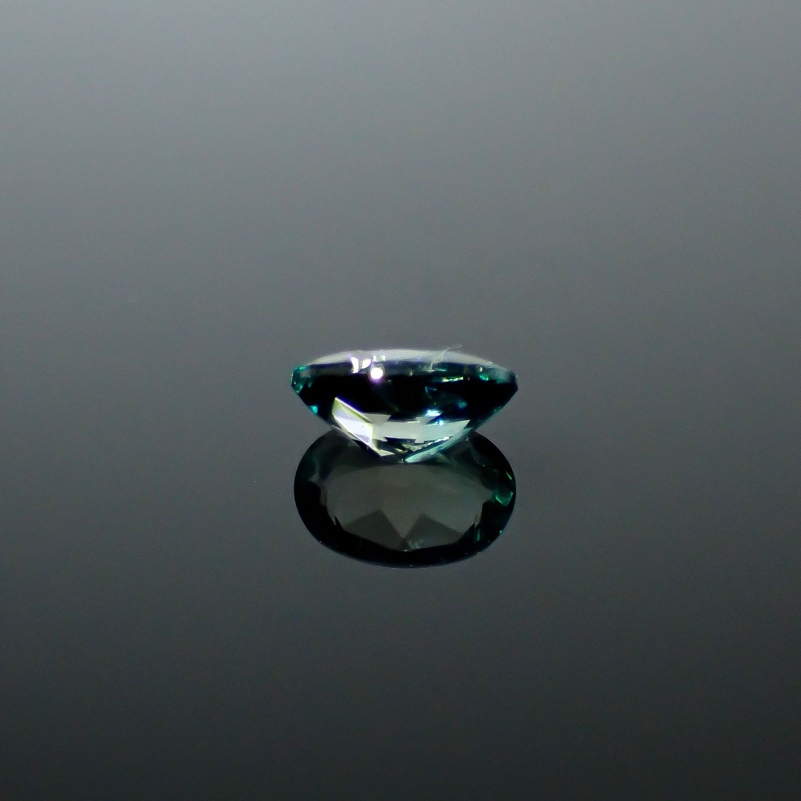 グランディディエライト マダガスカル産 0.26ct / 5x3.4mm前後 [251031291]