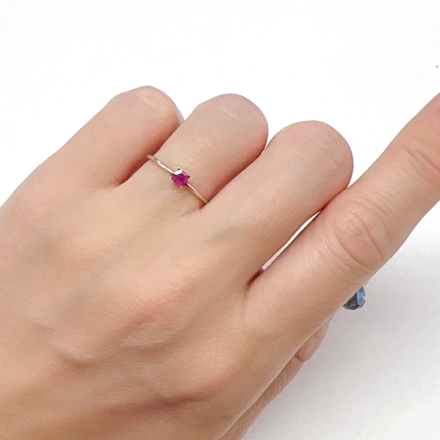 ◇ヘキサゴンカット◇ルビー 非加熱 モザンビーク産 0.11ct[240427102]3x3mm前後