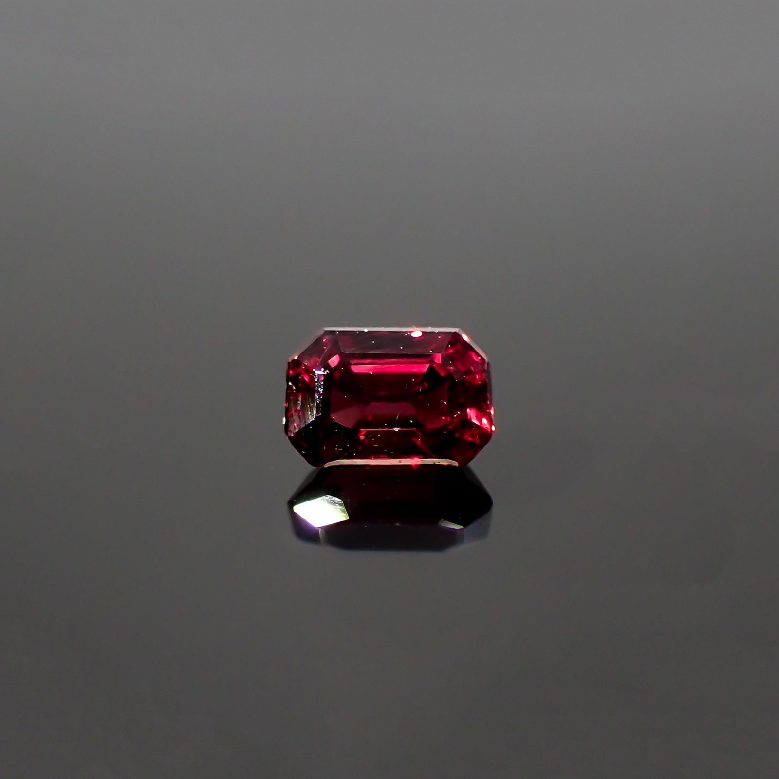 ルビー(宝石名ルビー)タンザニア産 0.33ct 識別済[220115042]4.4x3mm前後