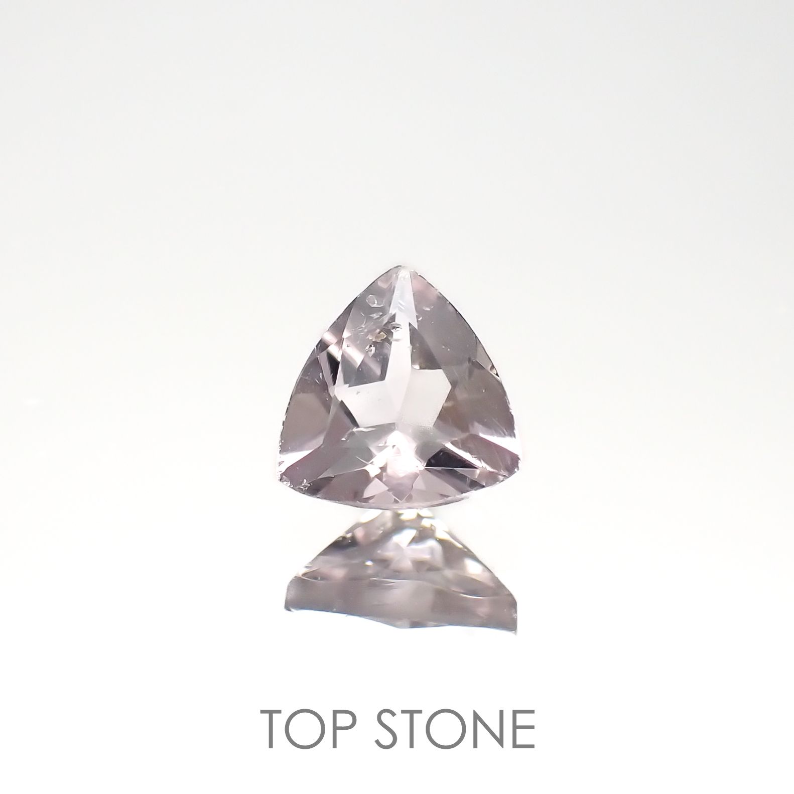 フローライト フルオレッセンス イギリス・ロジャリー鉱山産 0.62ct[220716929]5.7x5.6mm前後