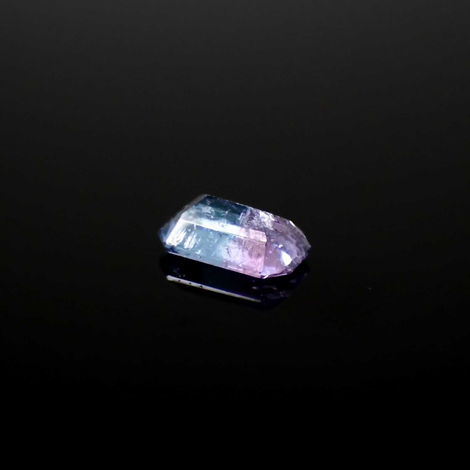 バイカラーパライバトルマリン 非加熱(宝石名トルマリン/別名パライバ・トルマリン)ブラジル産 0.24ct GIA鑑付[241229664]5.02x3.11mm前後