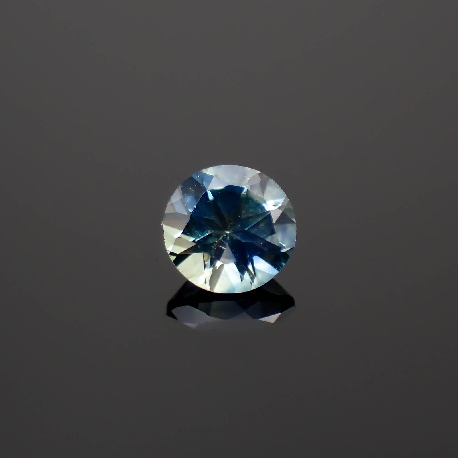 モンタナサファイア アメリカ・モンタナ州産 0.30ct[230823027]4x3.9mm前後