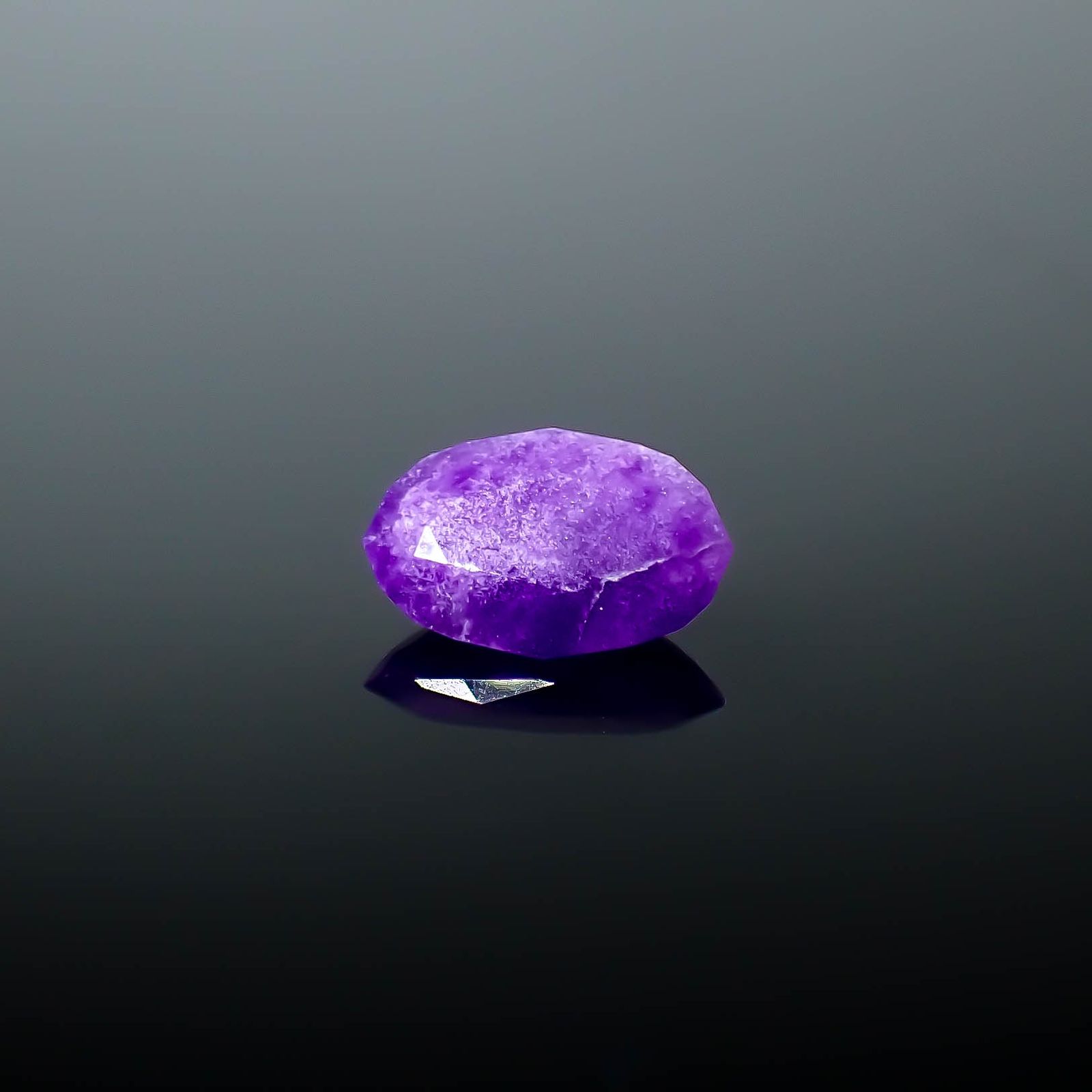 ◇カスタムカット◇スギライト 南アフリカ産 0.83ct / 8.3x5.6mm前後 [250931015]