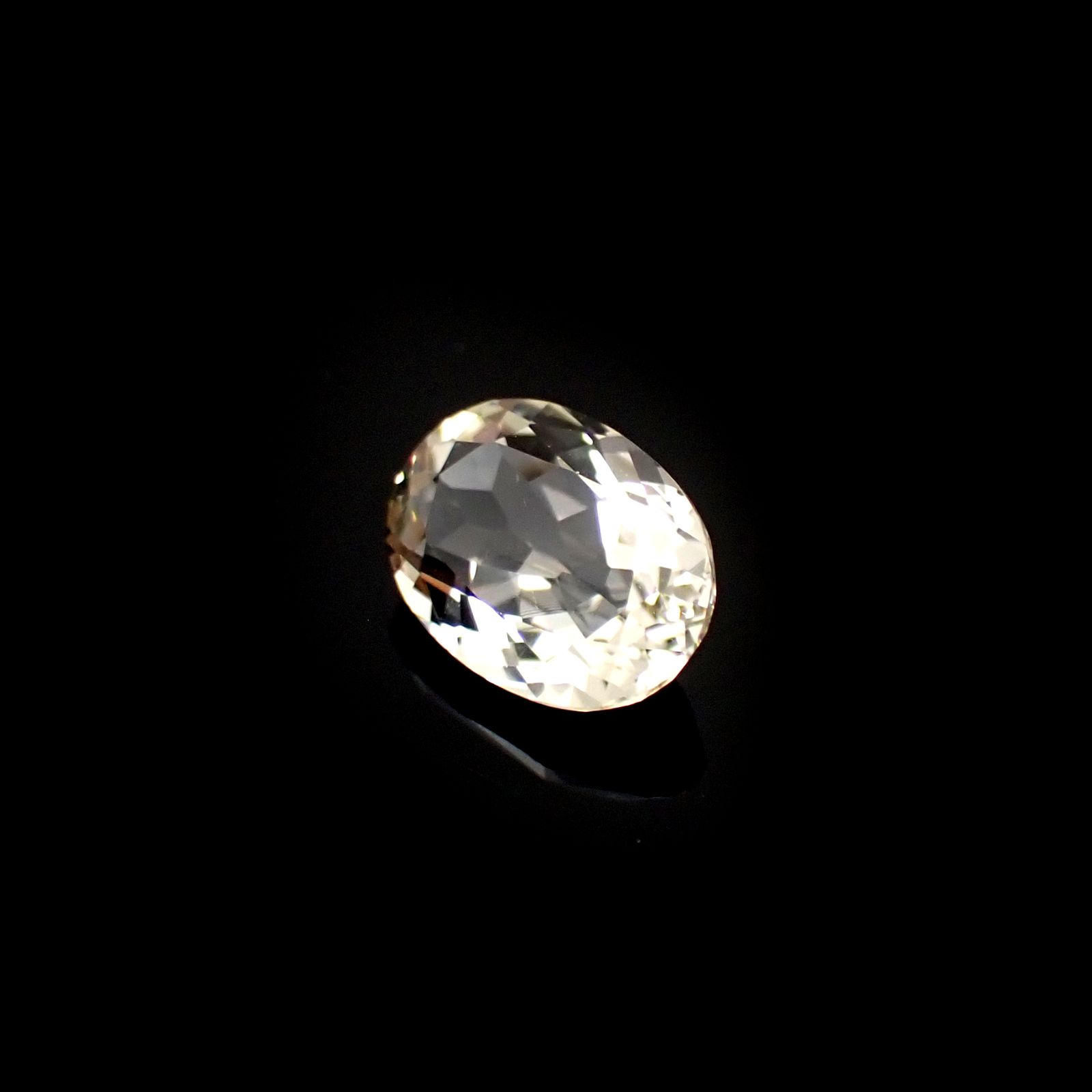 含バリウム・サニディン(宝石名サニディン)ドイツ産 1.79ct 識別済[231224974]9.8x7.1mm前後