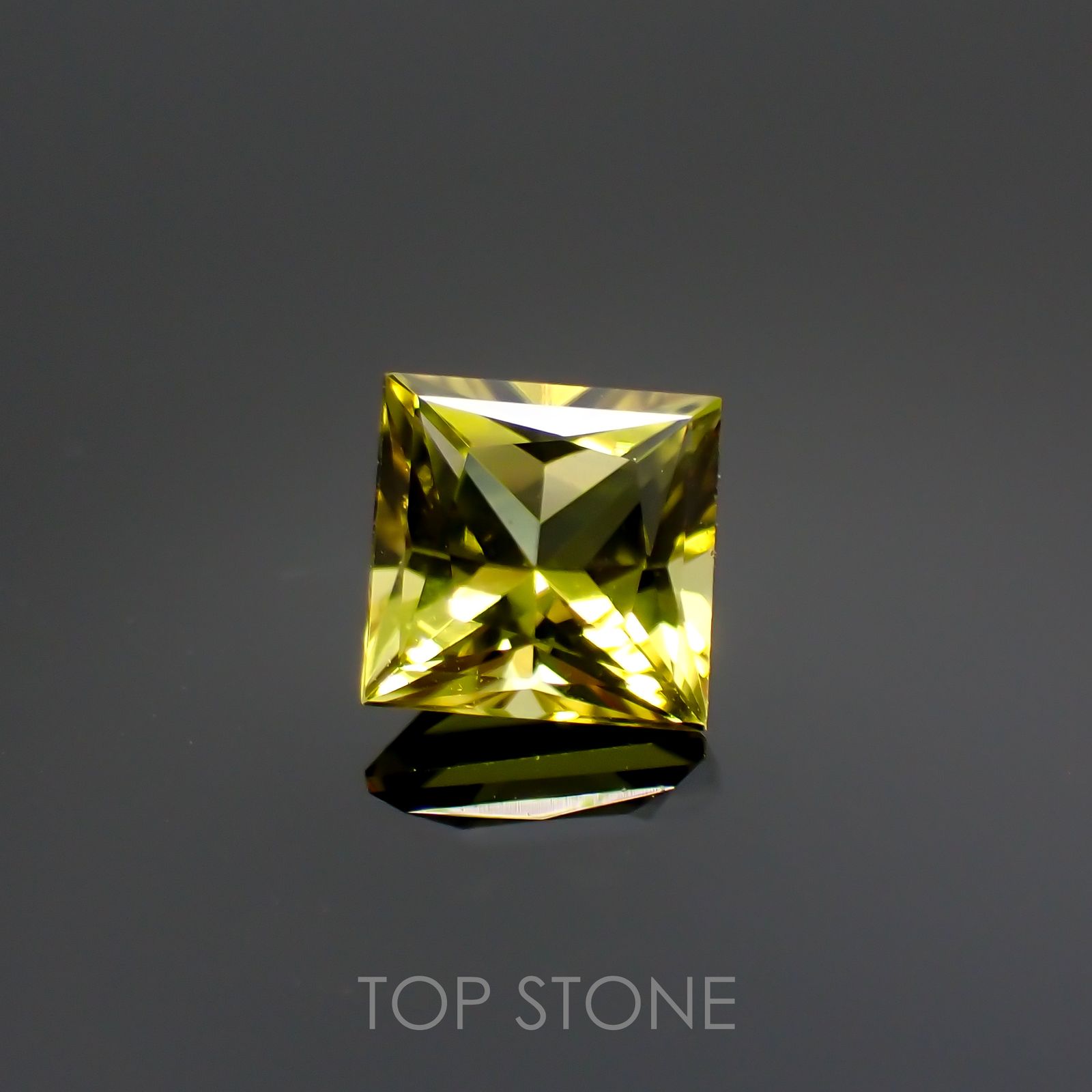 ◇プリンセスカット◇カナリートルマリン(宝石名イエロー・トルマリン) モザンビーク産 0.642ct ソ付(彩珠)[20117434]5×5mm前後