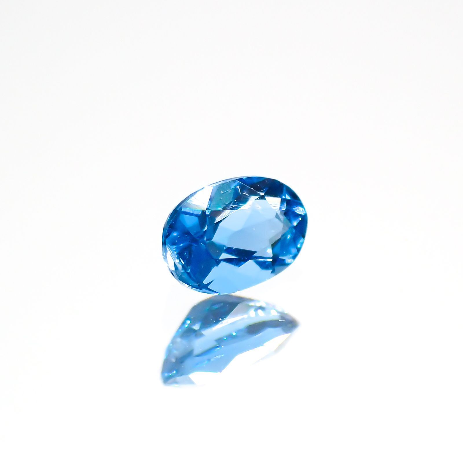 アウイナイト フルオレッセンス(宝石名アウイナイト)ドイツ産 0.12ct 識別済[220115288]4x2.7mm前後