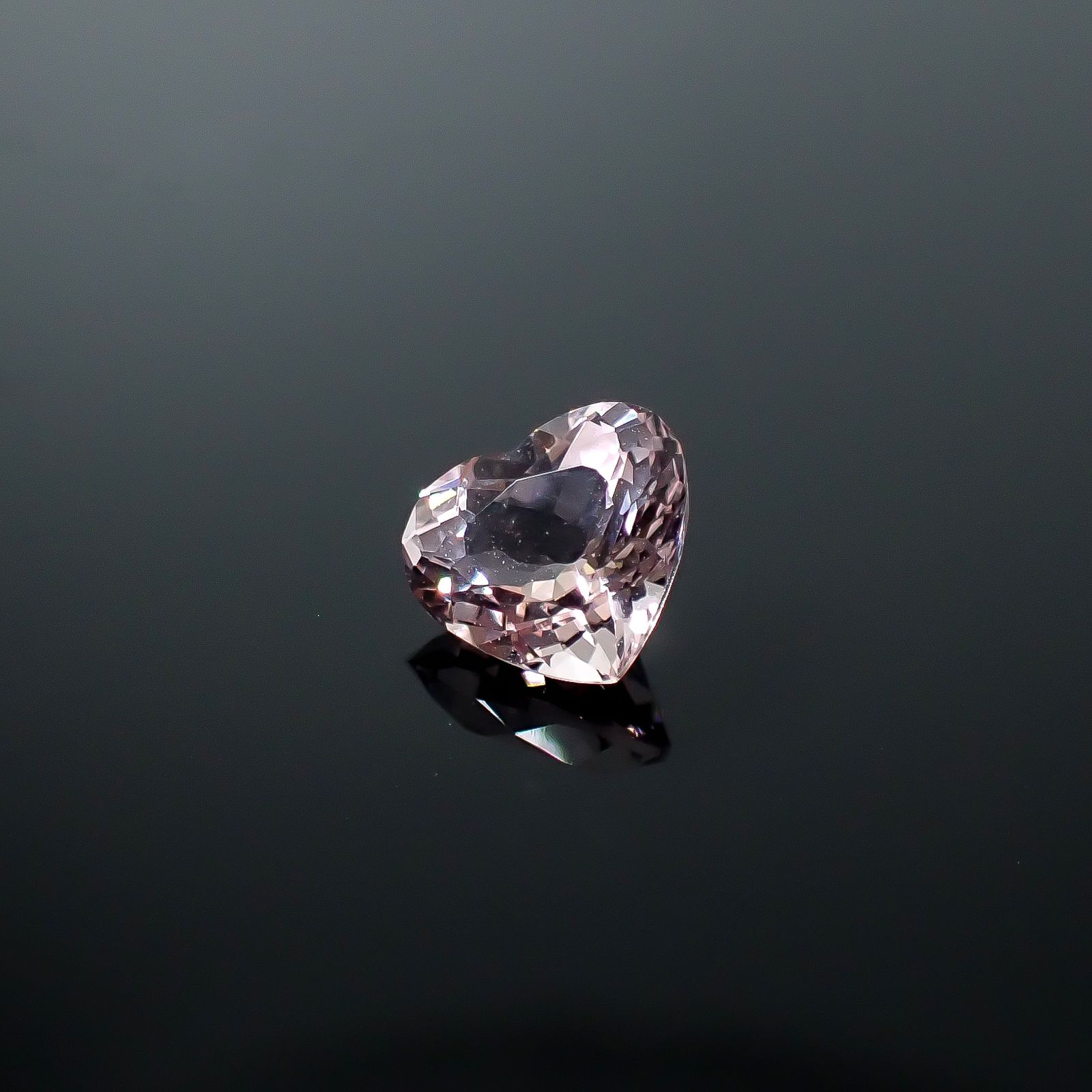 モルガナイト ブラジル産 1.15ct [250730878]6.7x7.6mm前後