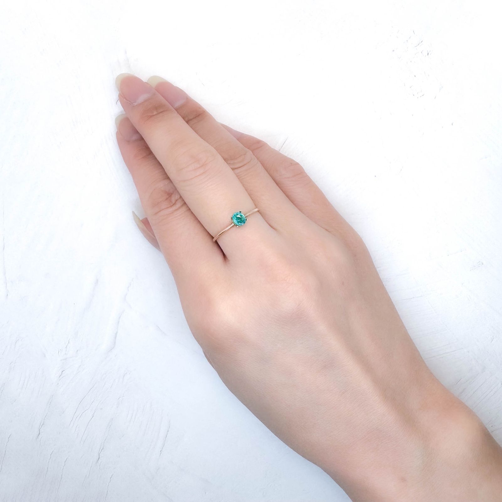 パライバトルマリン ブラジル産 0.25ct / 4.5x3.5mm前後 [251031352]