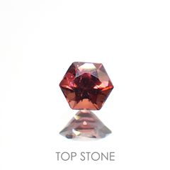 ◇ヘキサゴンカット◇レッドジルコン(宝石名ジルコン)スリランカ/カンボジア産 0.44ct 識別済[220114934]4x4mm前後