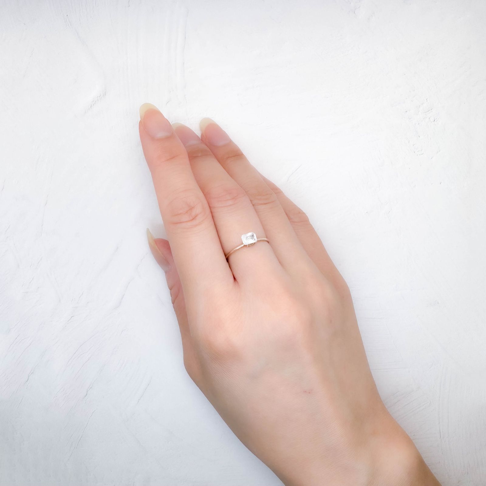 カタプレイアイト(宝石名カタプレイアイト)カナダ産 0.349ct ソ付(日独)[250830963]5.29x3.84mm前後