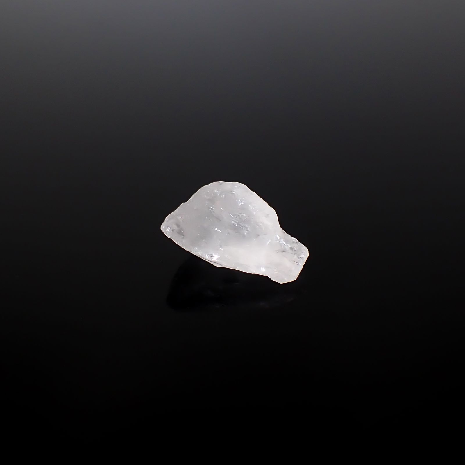 フェナカイト原石 ロシア産 5.69ct / 14.6x9.7mm前後 [260532176]