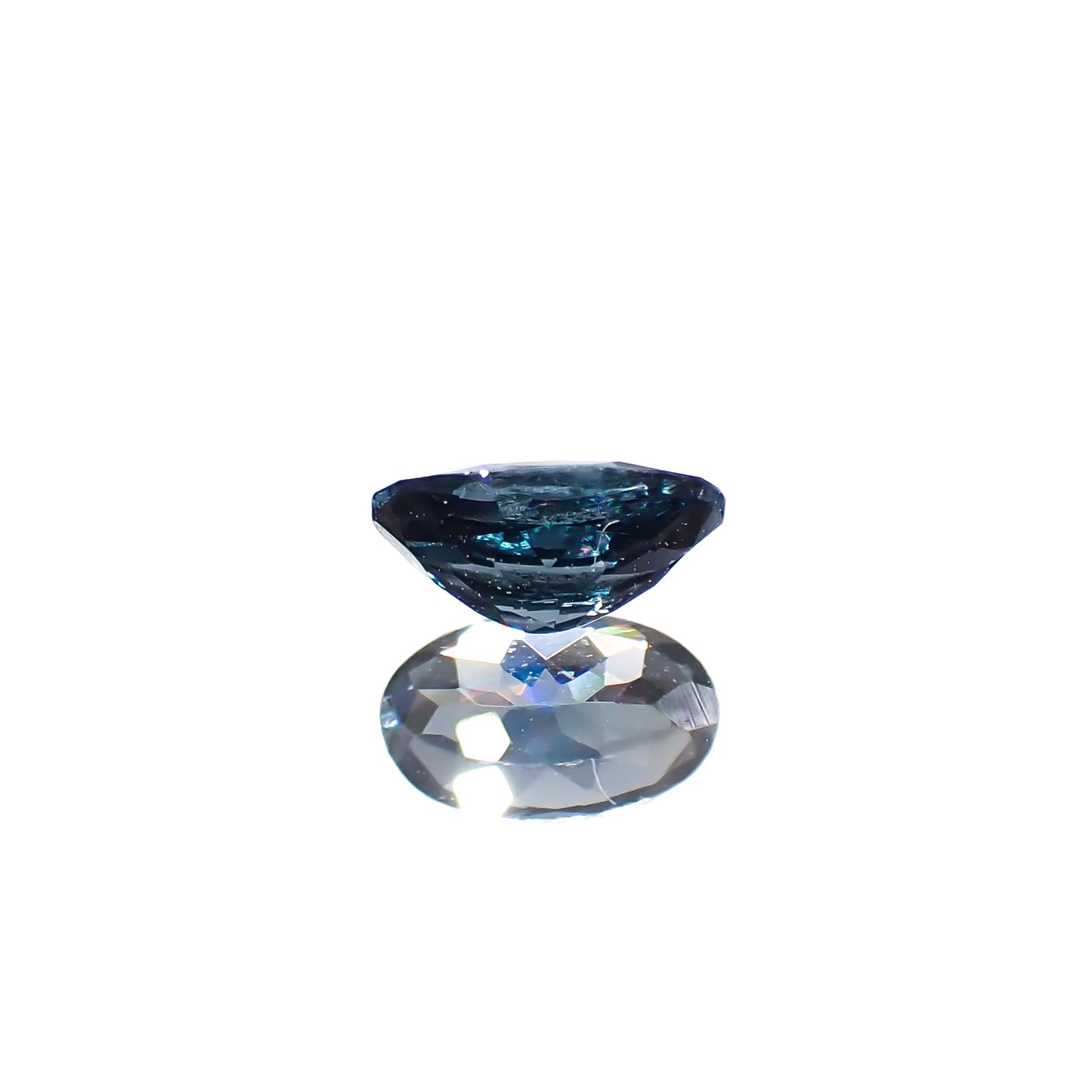 ベキリーブルーガーネット（カラーチェンジガーネット アレキタイプ） マダガスカル・ベキリー産 0.30ct [241029379]5.1x3.2mm前後