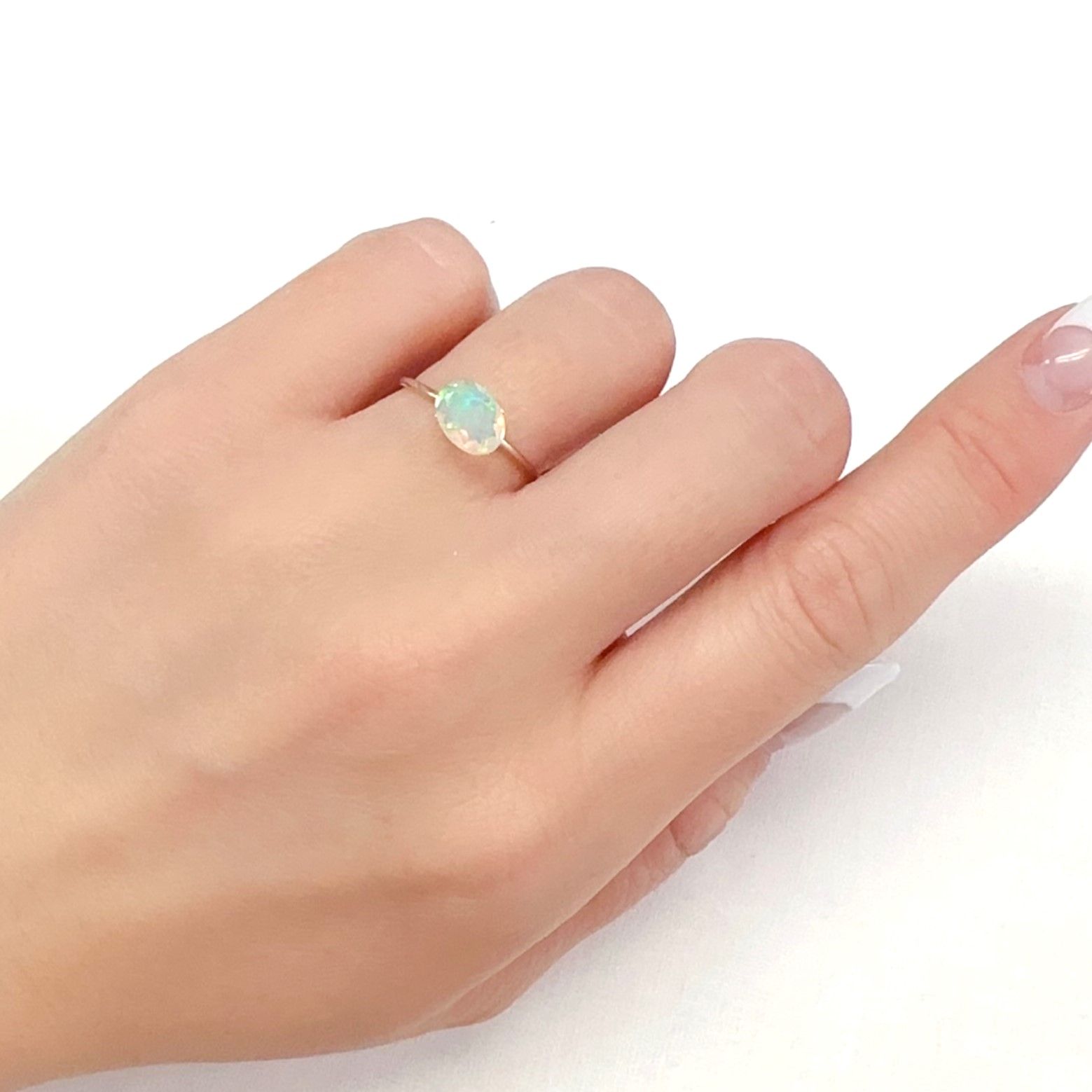 エチオピアオパール エチオピア産 0.55ct[240125315]8x6mm前後 | TOP STONE(トップストーン)