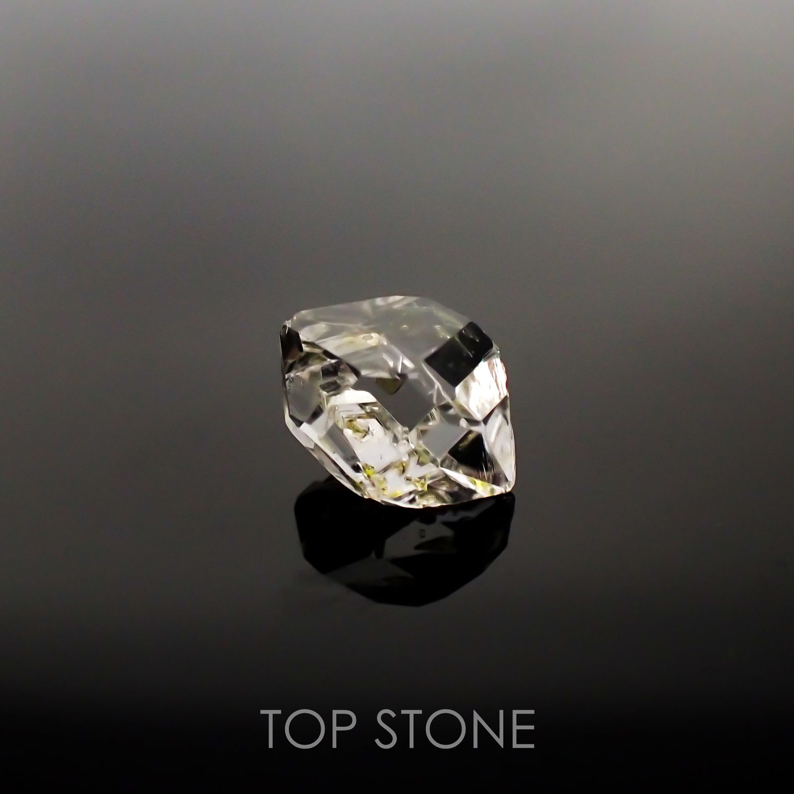 オイルインクォーツ パキスタン産 ルース 3.08ct[210911446]11.2×8.4mm前後