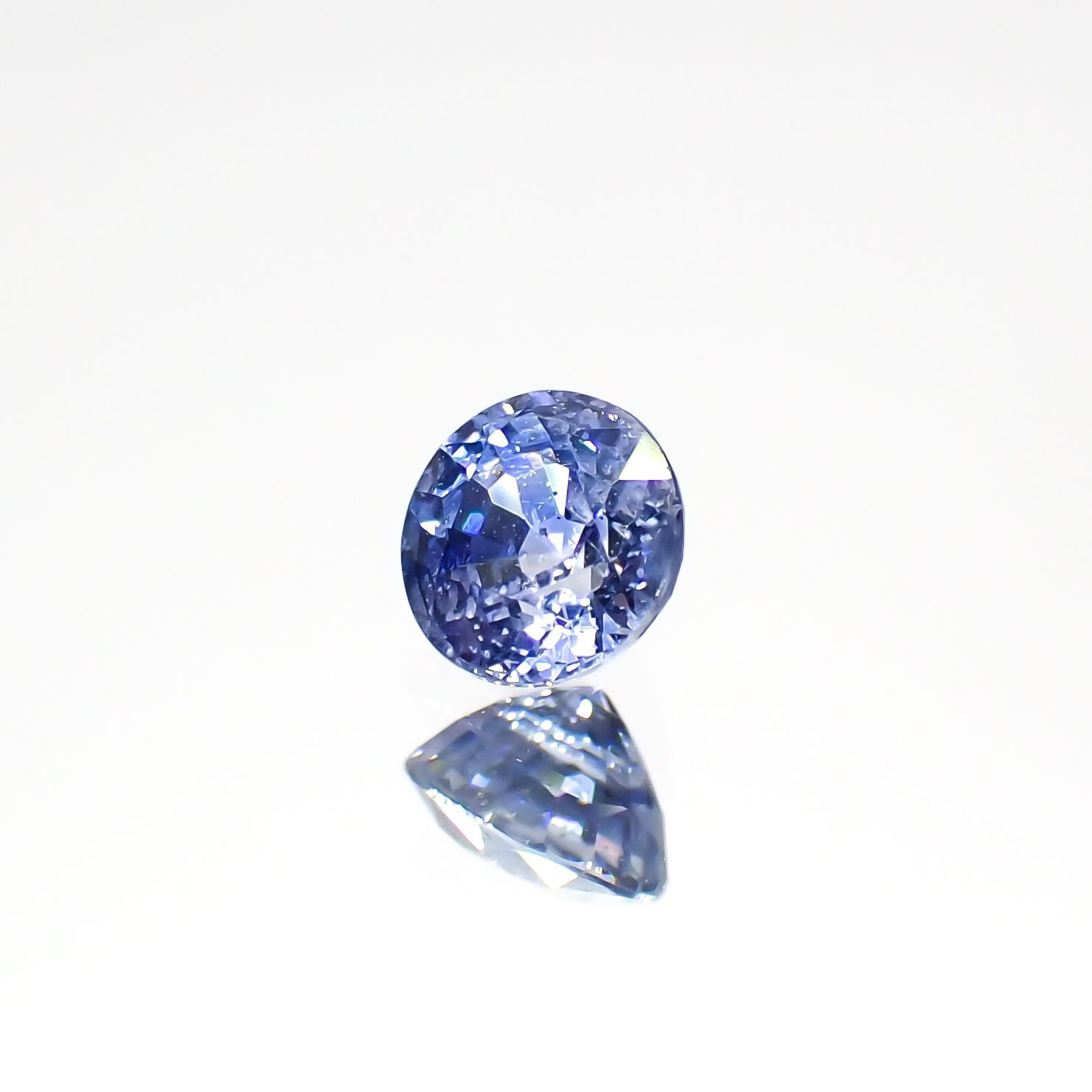 アイスブルーサファイア(宝石名サファイア)スリランカ/マダガスカル産 0.46ct 識別済[220515970]4.4x4.3mm前後