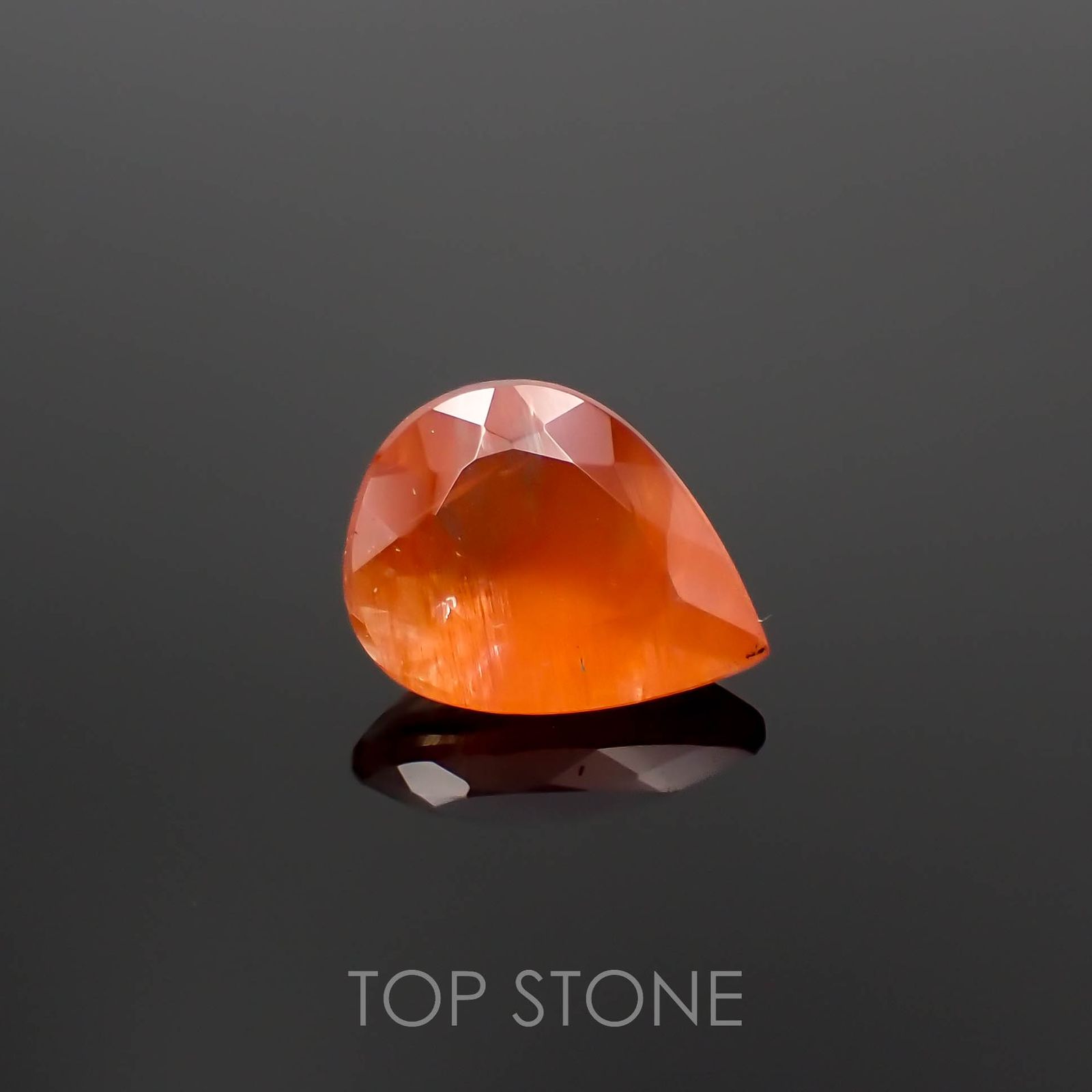 サンストーンスキャポライト(宝石名シーン・スキャポライト)タンザニア産 1.97ct 識別済[221219277]10.3x8.1mm前後