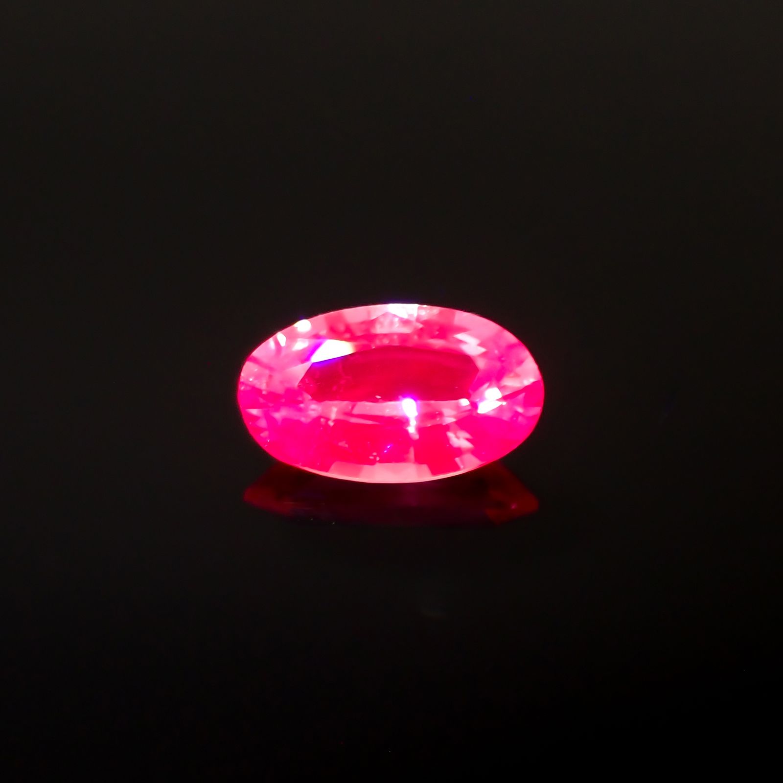 ネオンピンクサファイア スリランカ産 0.24ct[230421529]4.8x3mm前後