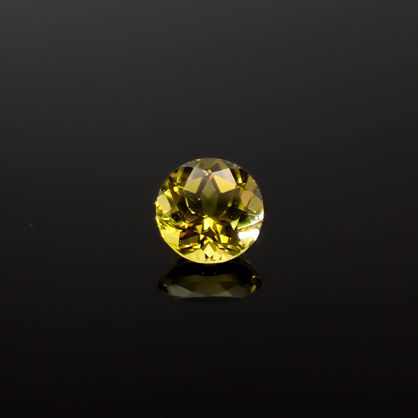 カナリートルマリン ザンビア・カナリー鉱山産 0.25ct[240527816]3.8x3.8mm前後