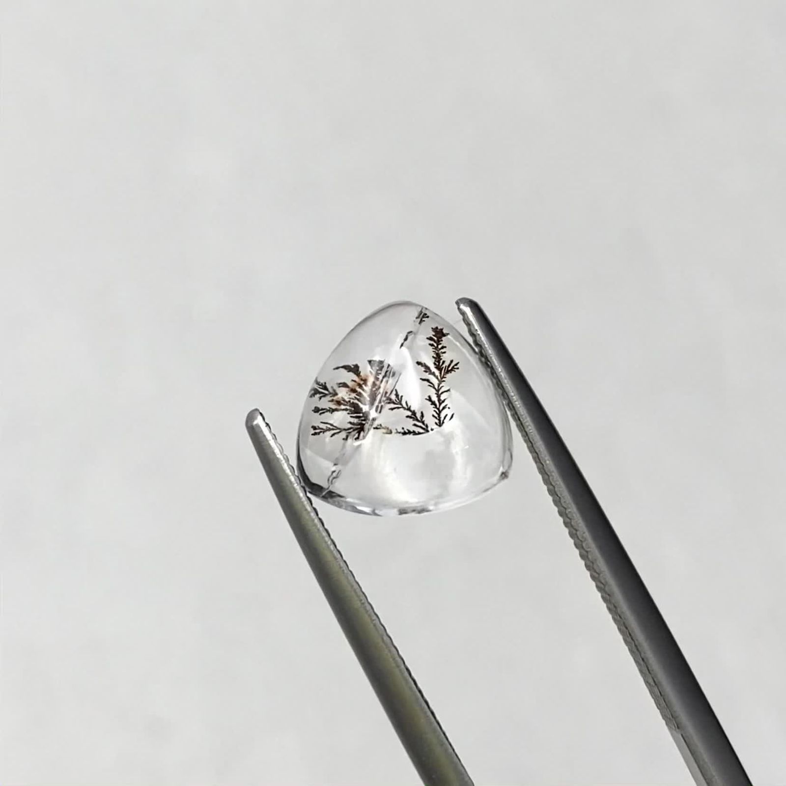 デンドリチッククォーツ ブラジル産 2.33ct[231225130]8.9x8.7mm前後