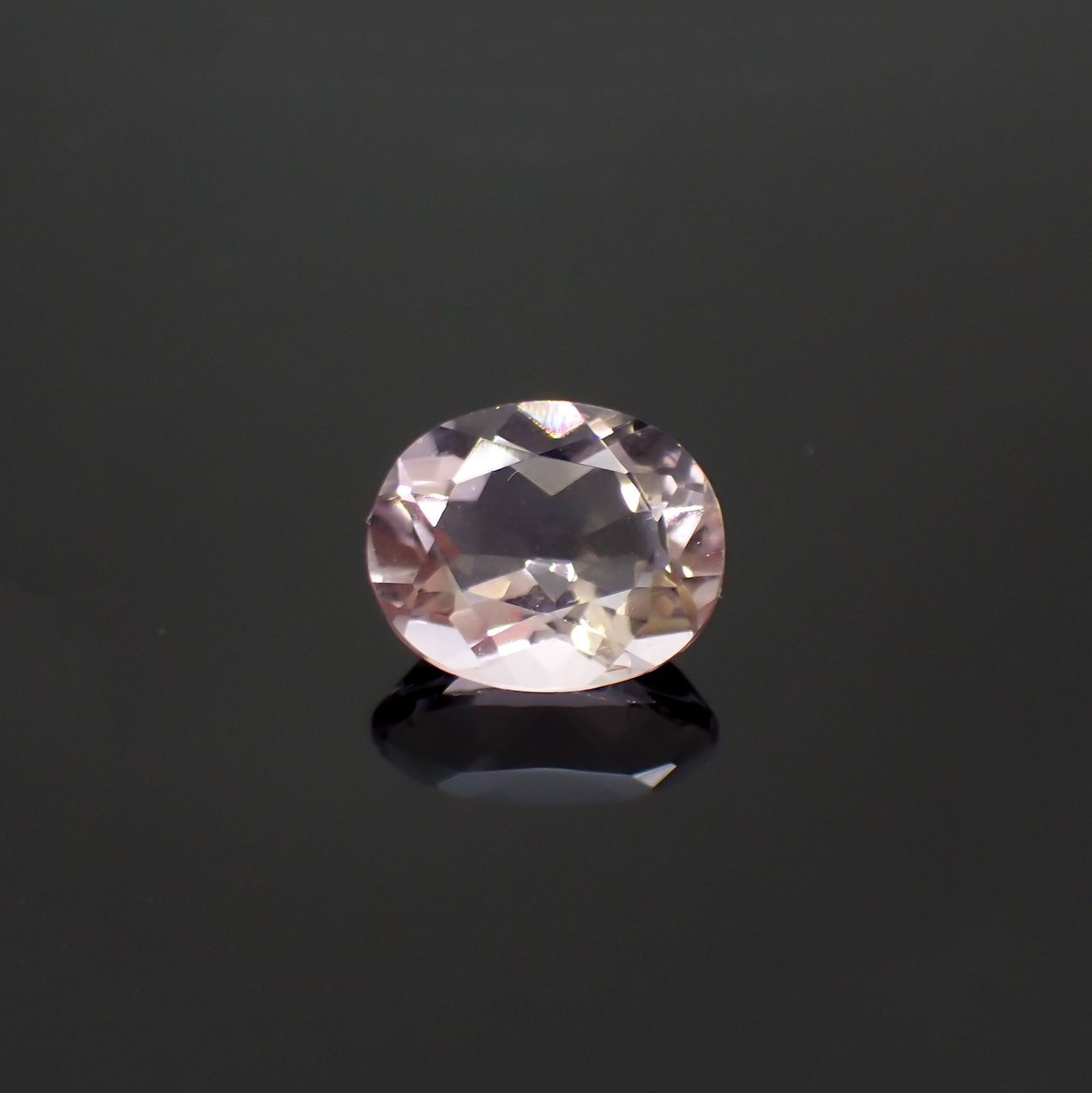 ピンクフローライト(宝石名フルオライト)ブラジル産 識別済 4.13ct / 11.1x9mm前後 [220115123]