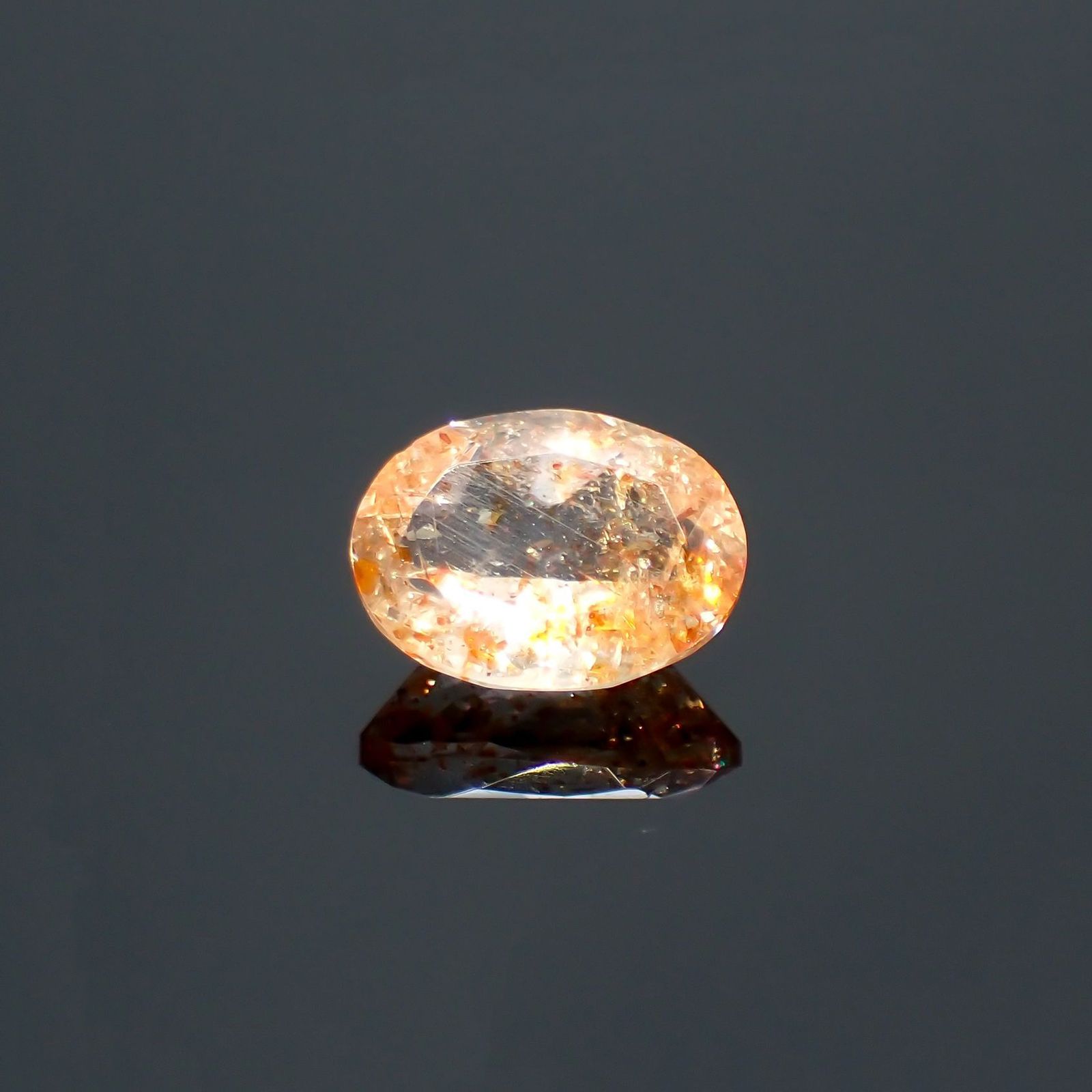 イリュージョンサンストーン インド産 1.74ct / 9.1x6.9mm前後 [260214218]