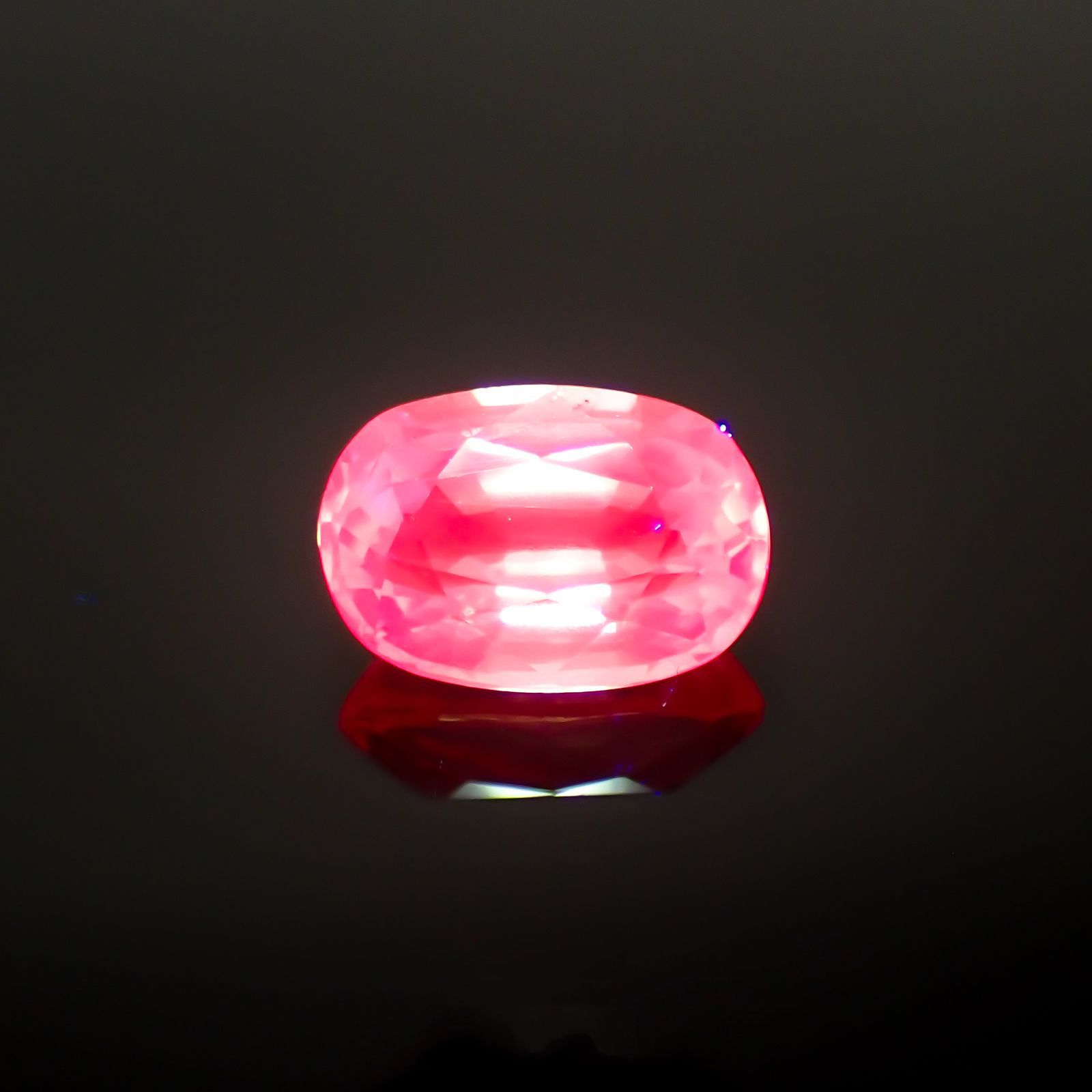 ピンクスピネル(宝石名ピンク・スピネル)タンザニア産 1.248ct ソ付(彩珠)[231124092]7.6x5.2mm前後
