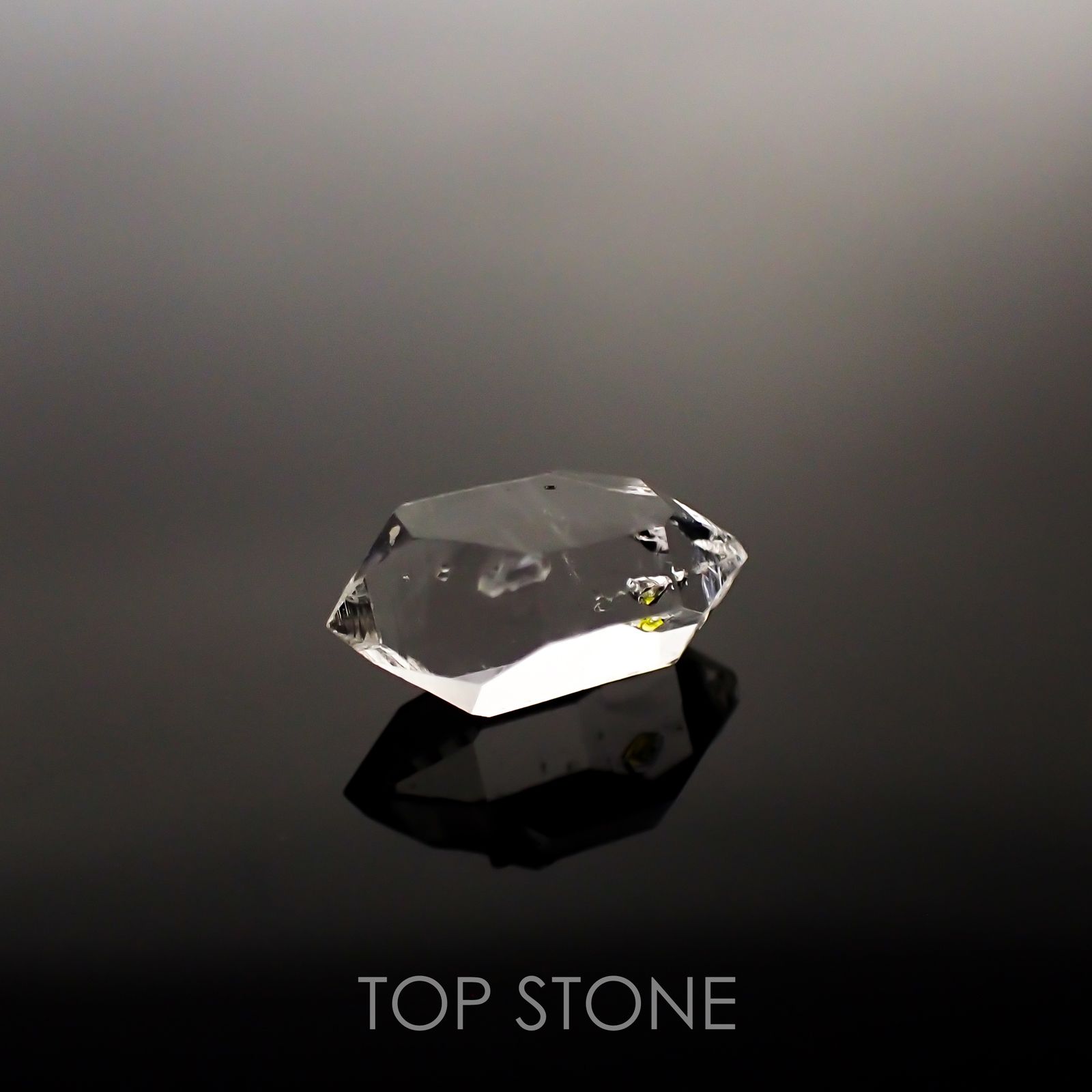 オイルインクォーツ パキスタン産 ルース 3.68ct[210911442]13.9×7mm前後
