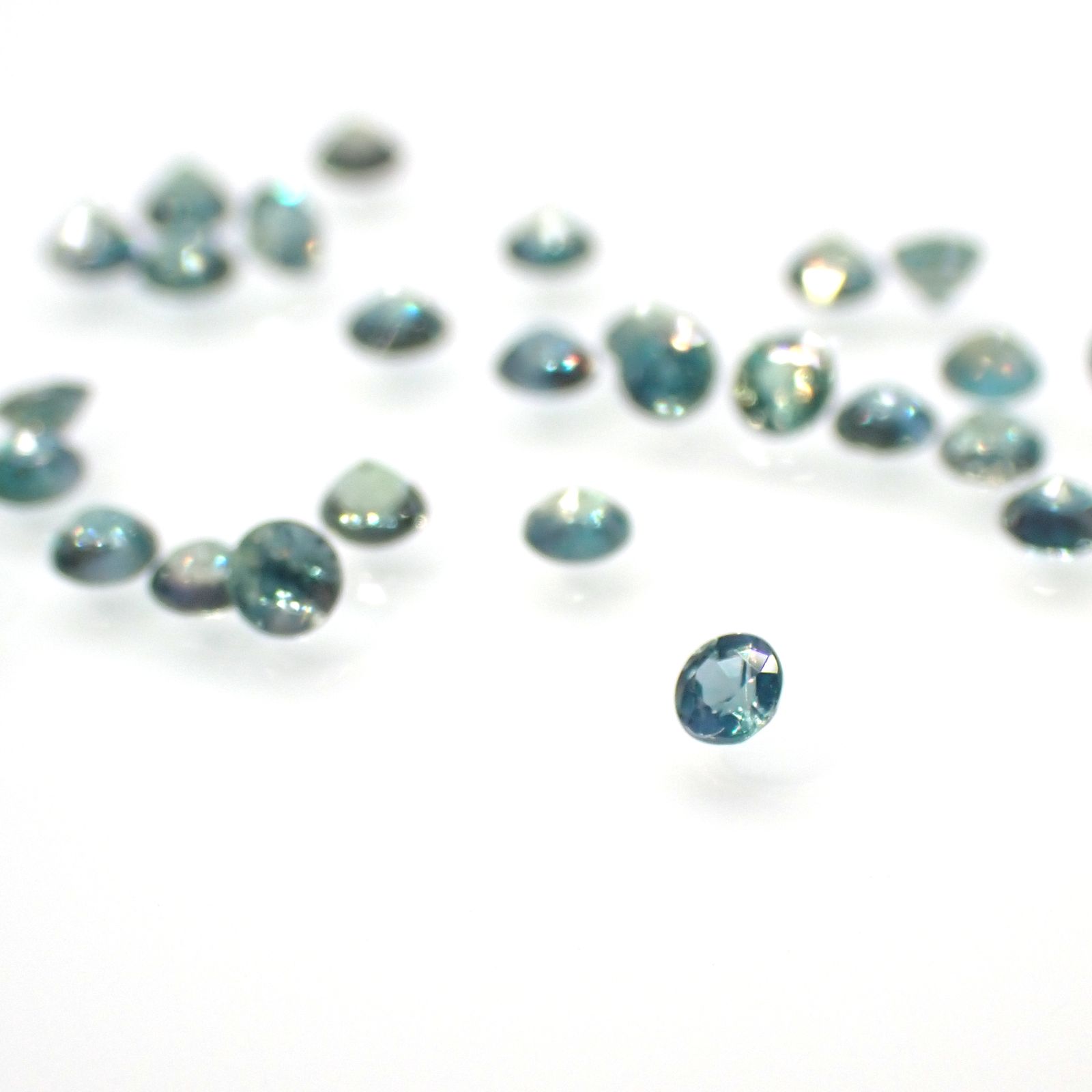 ◆ランダムセレクト-Limited edition-◆<先着30個>アレキサンドライト ブラジル産/EmeraldMains社製 約0.024ct[230923296]1.7x1.8mm前後