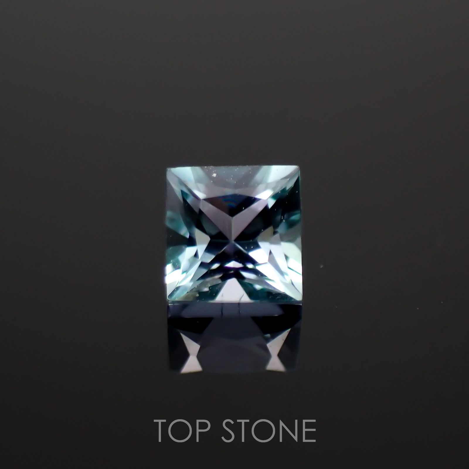 ◇プリンセスカット◇ブルーコーネルピン(宝石名コーネルピン)タンザニア産 0.19ct 識別済[221219224]3.1x3.1mm前後