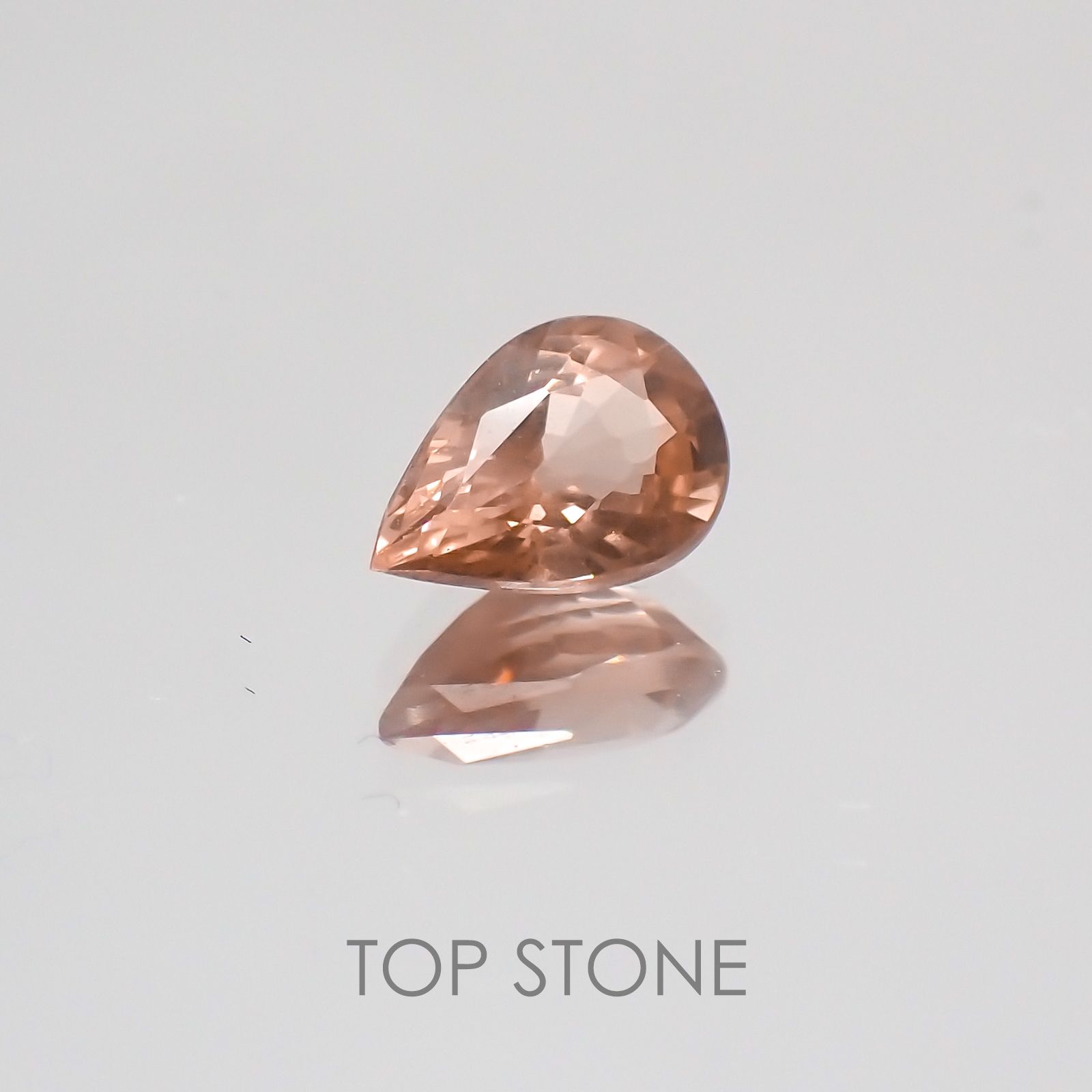 カラーチェンジマラヤガーネット(宝石名ガーネット) タンザニア産 0.65ct 識別済[21029649]6.3×4.6mm前後