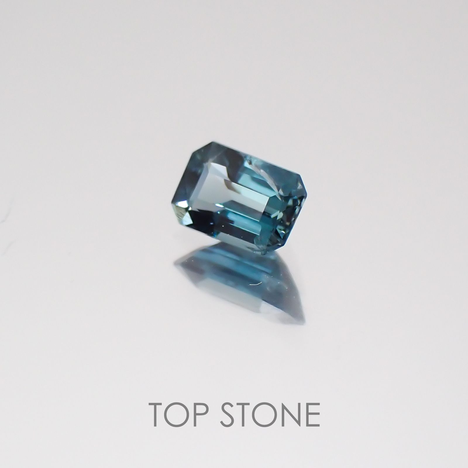 サファリン マダガスカル産 ルース 0.17ct[20128837]3.9×2.4mm前後