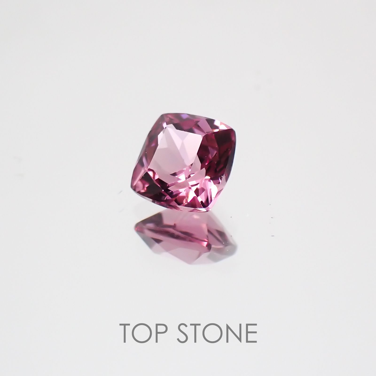 カラーチェンジマラヤガーネット タンザニア産 ルース 0.5ct[21029653]4.4×4.4mm前後