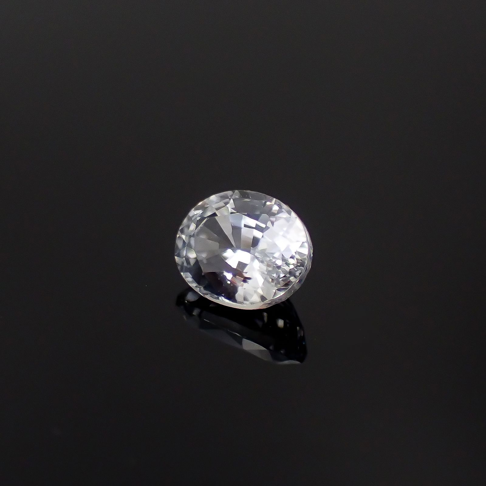 カラーレスサファイア スリランカ産 0.50ct[240527484]5.1x4mm前後