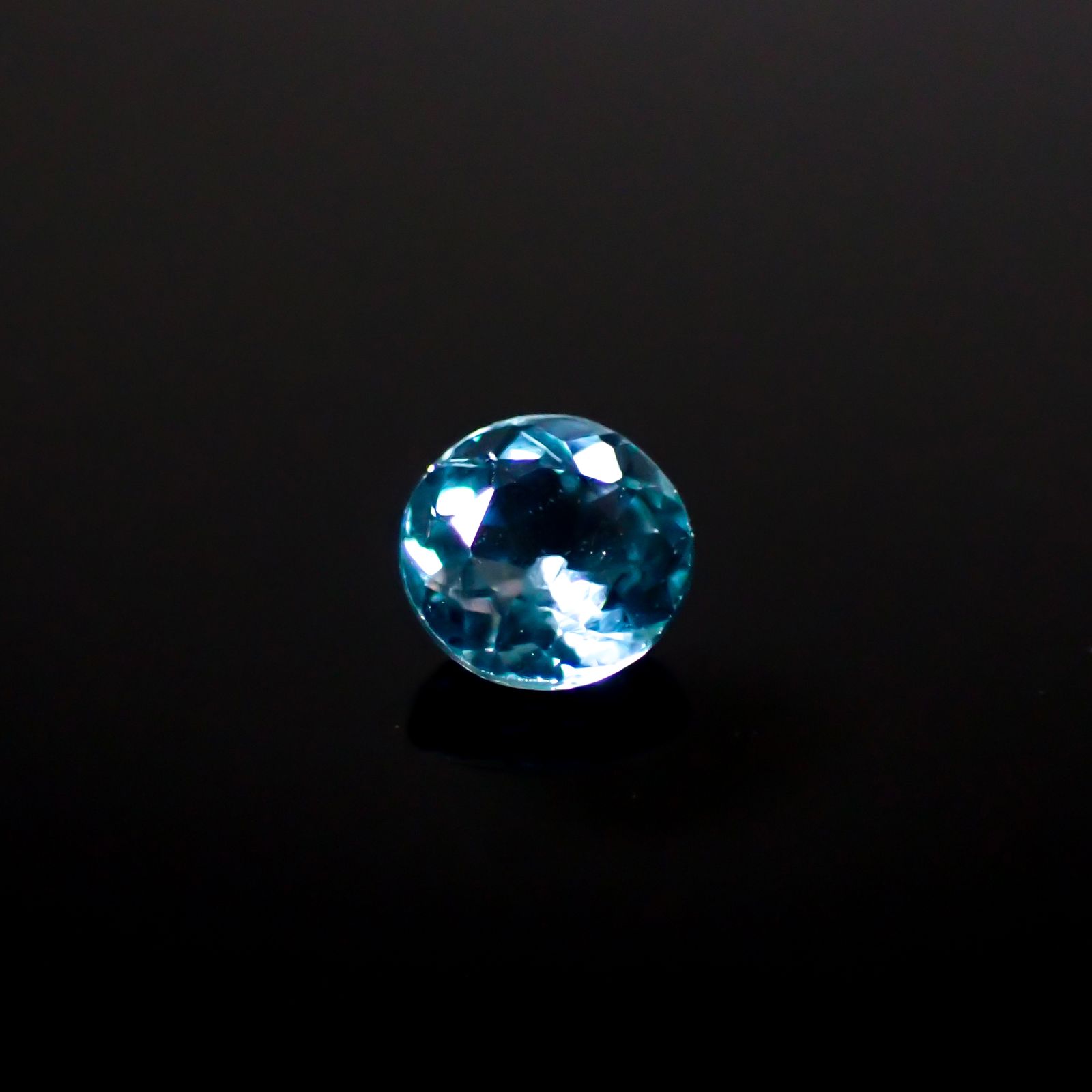 グランディディエライト(宝石名グランディディエライト)マダガスカル産 0.19ct 識別済[241229528]3.7x3.6mm前後