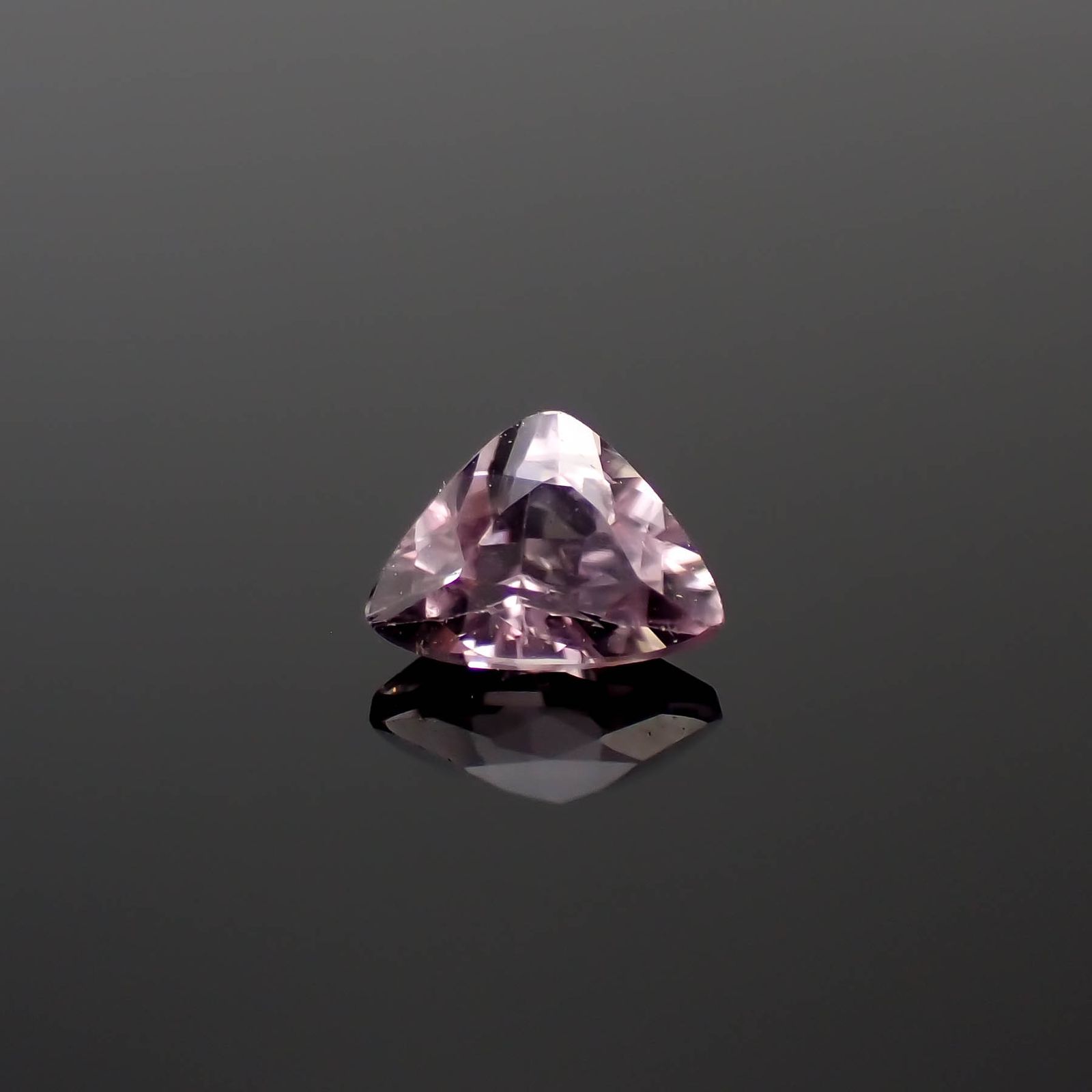 カラーシフト ピンクダイアスポア アフガニスタン産 0.37ct[240326987]5.4x4mm前後