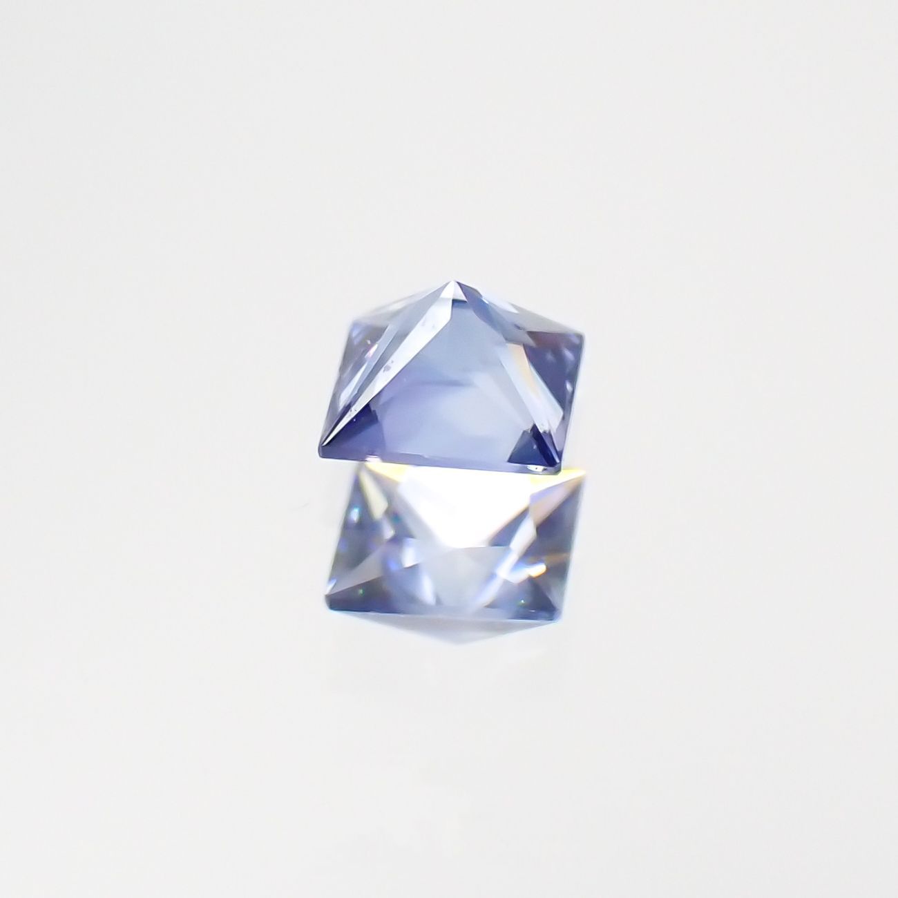 ◇プリンセスカット◇ベニトアイト アメリカ・カリフォルニア州産 0.085ct[221118978]2.4x2.3mm前後