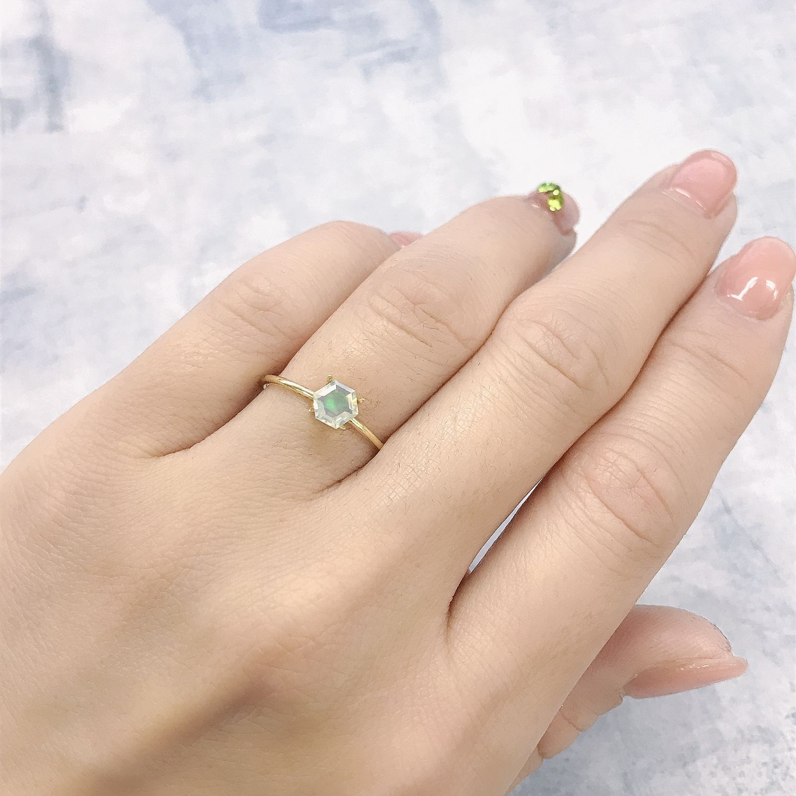◇ヘキサゴンカット◇エチオピアオパール(宝石名オパール)エチオピア産 0.29ct 識別済[220115482]4.8x4.7mm前後