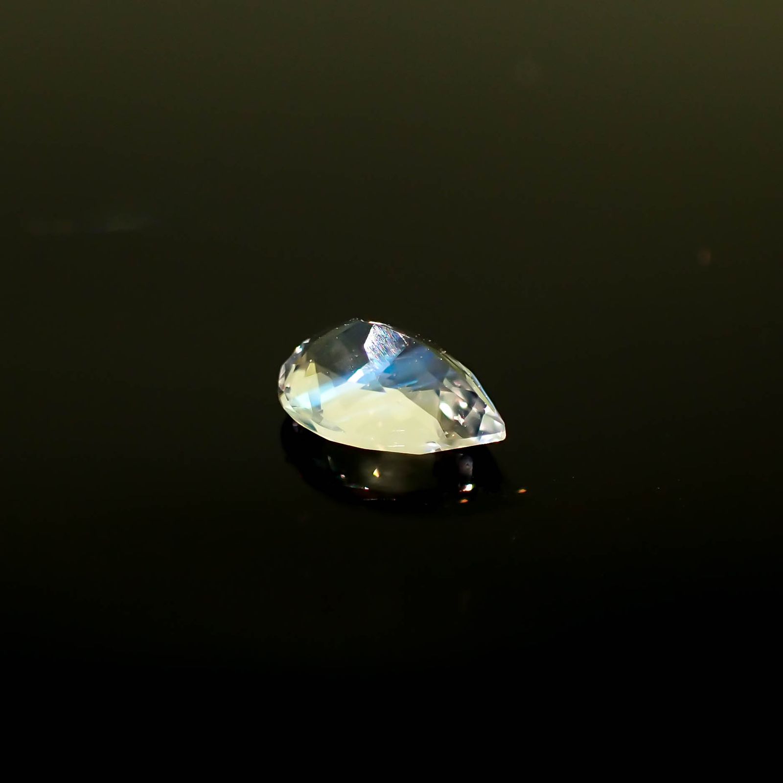 レインボームーンストーン ザンビア産 0.60ct[231224802]7x5mm前後