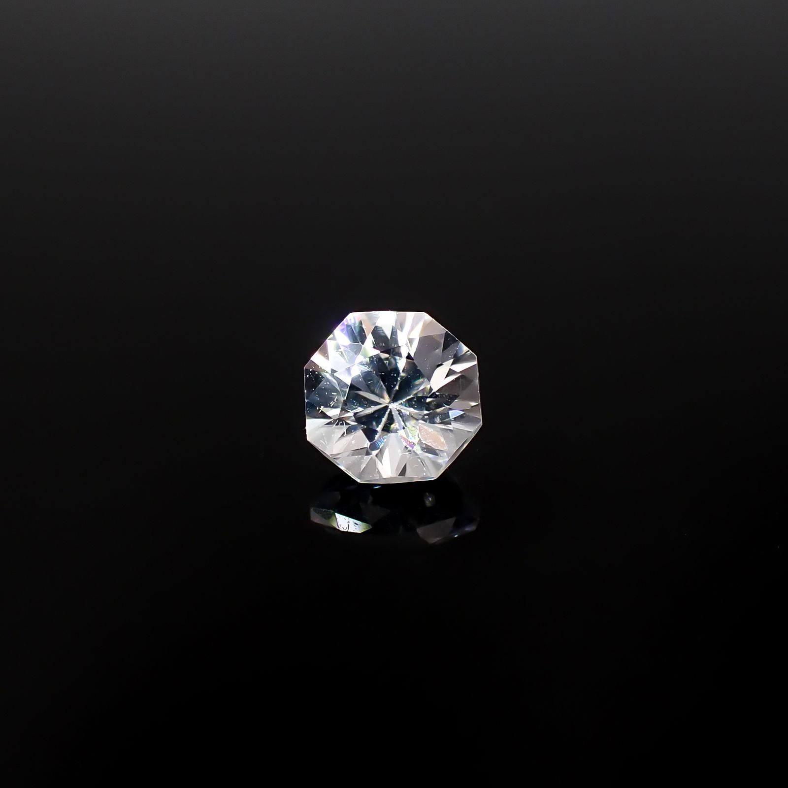 ◇オクタゴンカット◇カラーレスジルコン(宝石名ホワイト・ジルコン)スリランカ/カンボジア産 識別済 0.78ct / 4.8x4.8mm前後 [251231388]