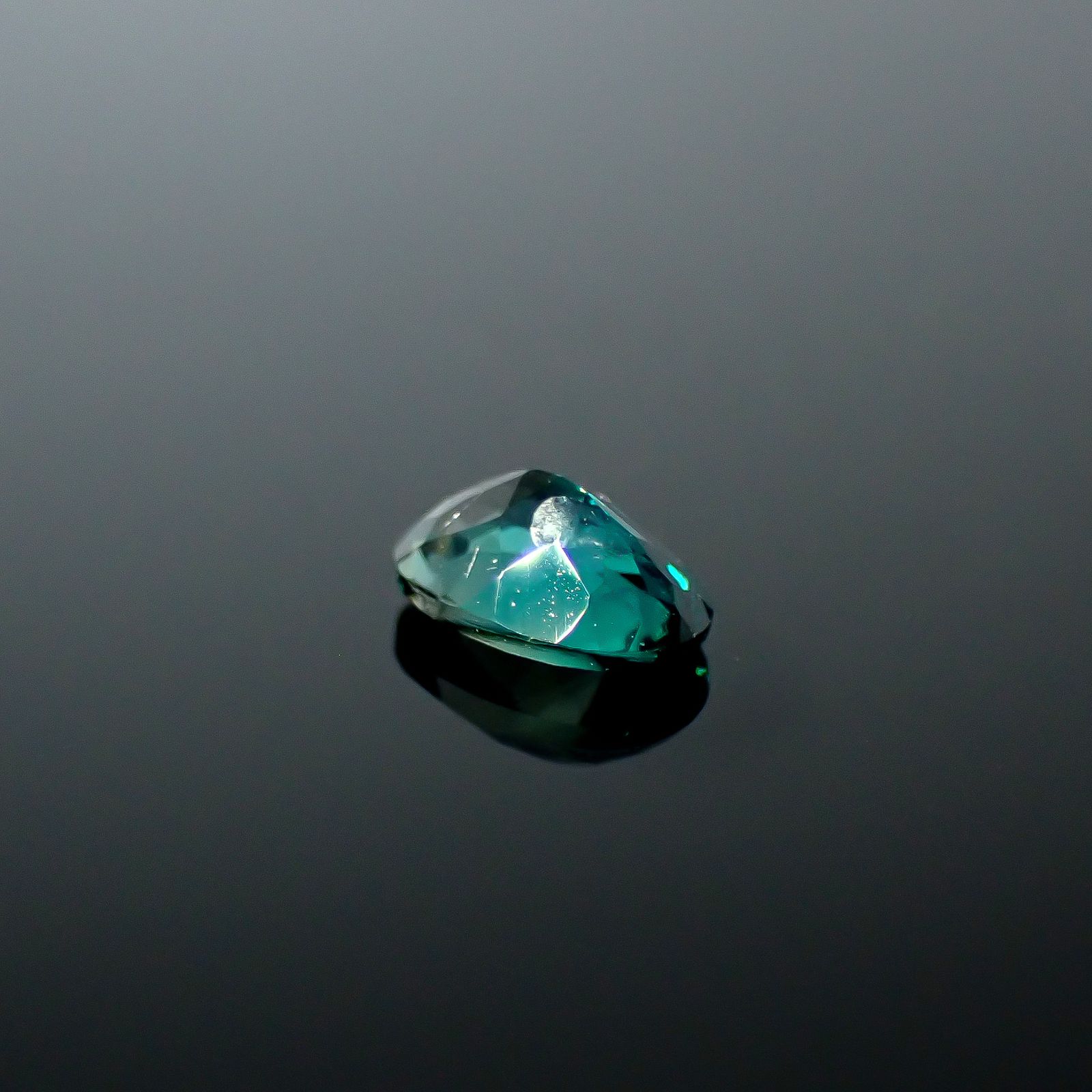 グランディディエライト マダガスカル産 0.26ct / 5x3.4mm前後 [251031291]