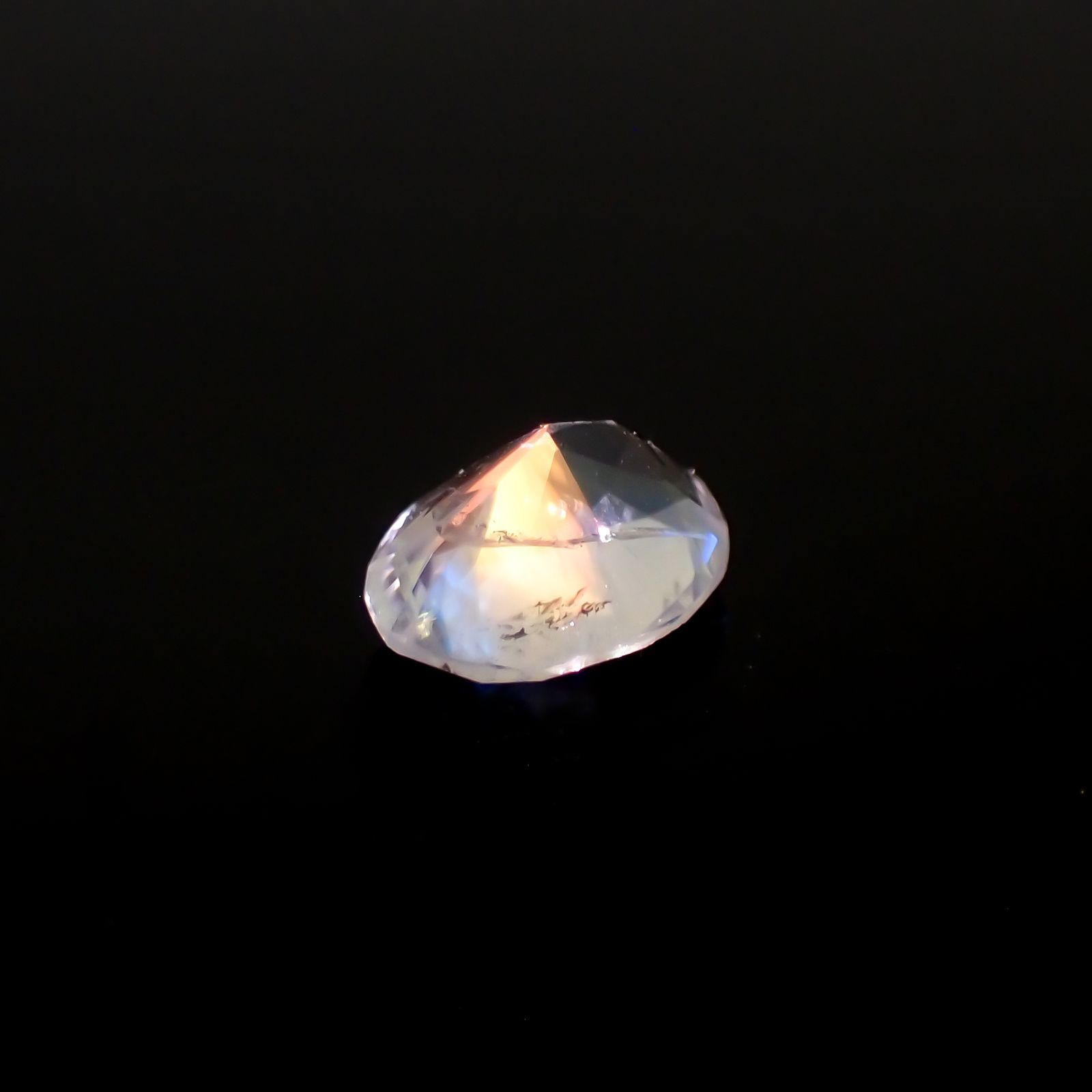 レインボームーンストーン タンザニア産 0.60ct[231023575]6.6x5.1mm前後