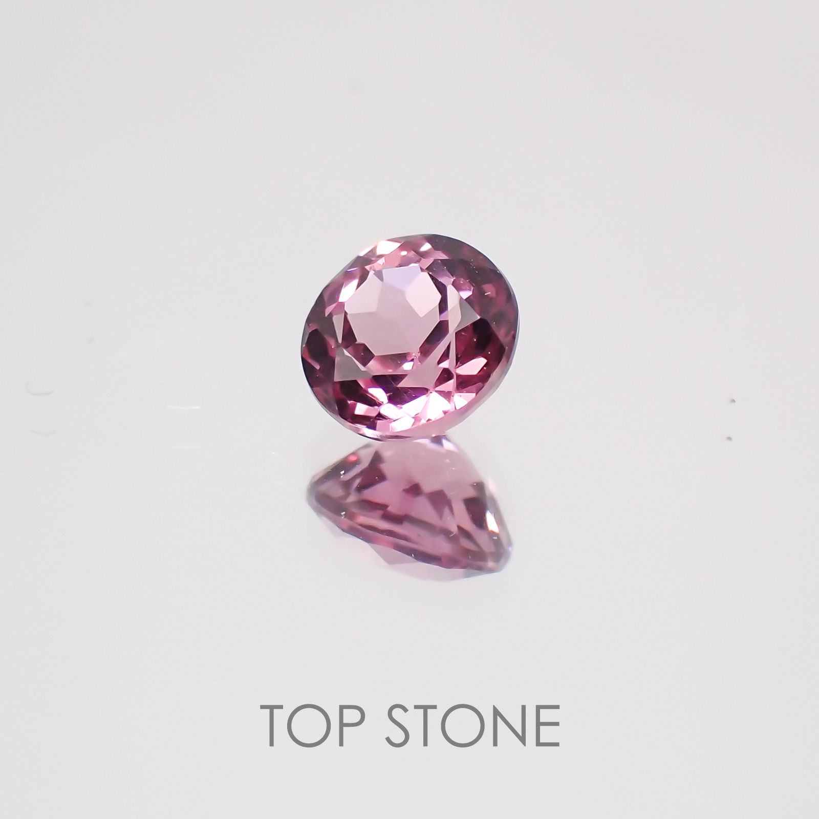 カラーチェンジマラヤガーネット タンザニア産 ルース 0.53ct[21029650]4.5×4.5mm前後