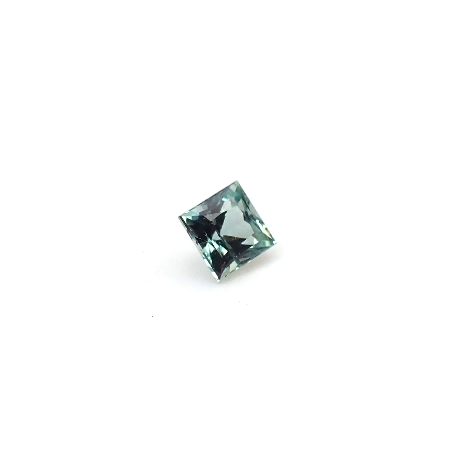 ◇プリンセスカット◇アレキサンドライト ブラジル産 EmeraldMains社製 0.10ct / 2.4x2.4mm前後 [260131567]