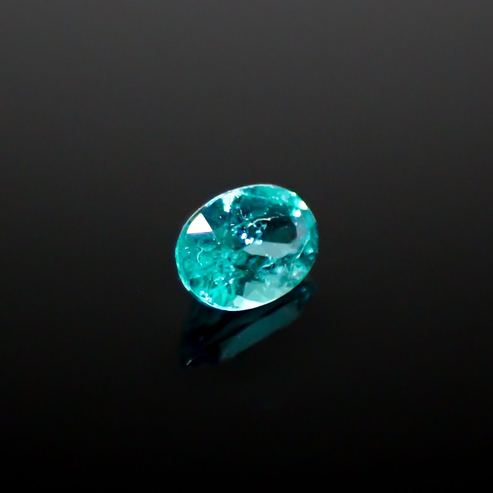 パライバトルマリン ブラジル・ムルング鉱山産 0.10ct[240928751]3.5x2.4mm前後